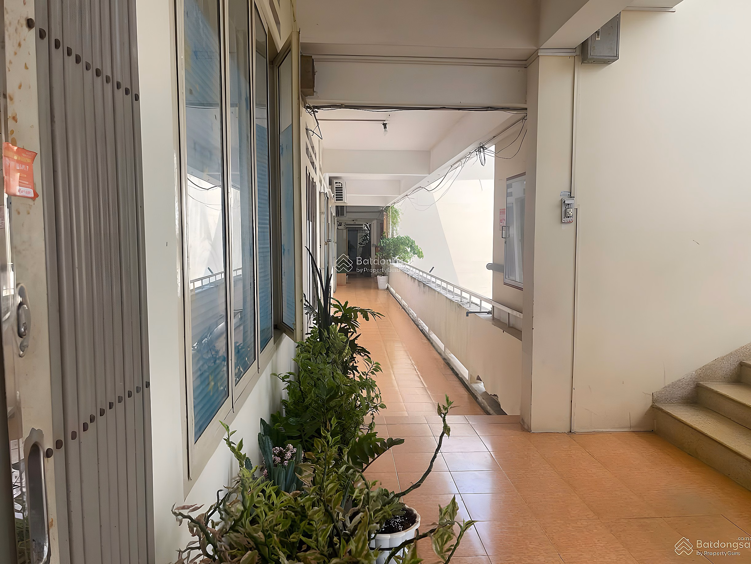 Cho Dam apartment for sale with beautiful, high quality furniture, long-term red book located right in the center of Nha Trang city