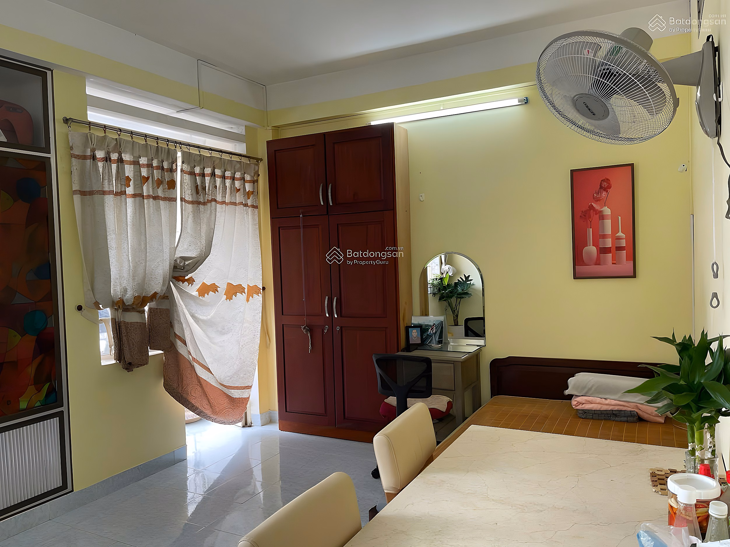 Cho Dam apartment for sale with beautiful, high quality furniture, long-term red book located right in the center of Nha Trang city