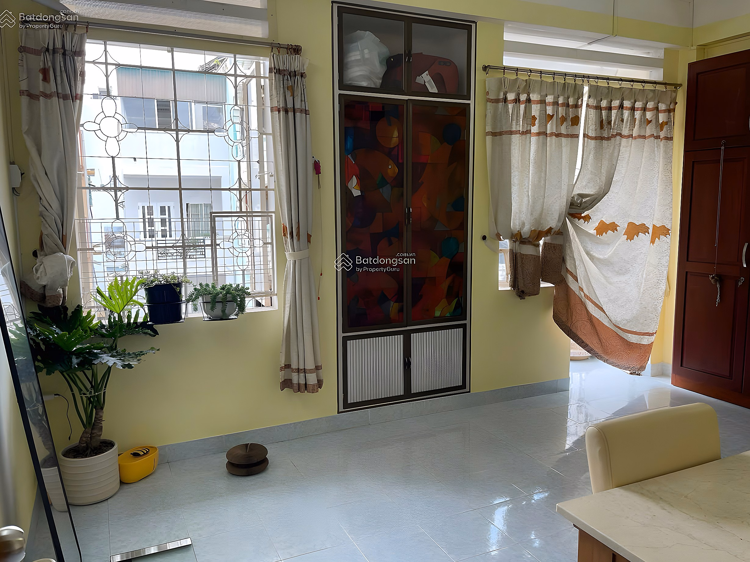 Cho Dam apartment for sale with beautiful, high quality furniture, long-term red book located right in the center of Nha Trang city