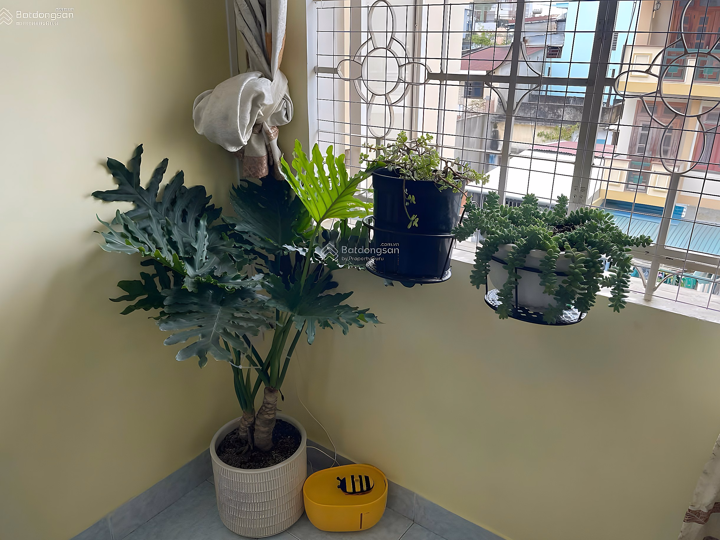 Cho Dam apartment for sale with beautiful, high quality furniture, long-term red book located right in the center of Nha Trang city