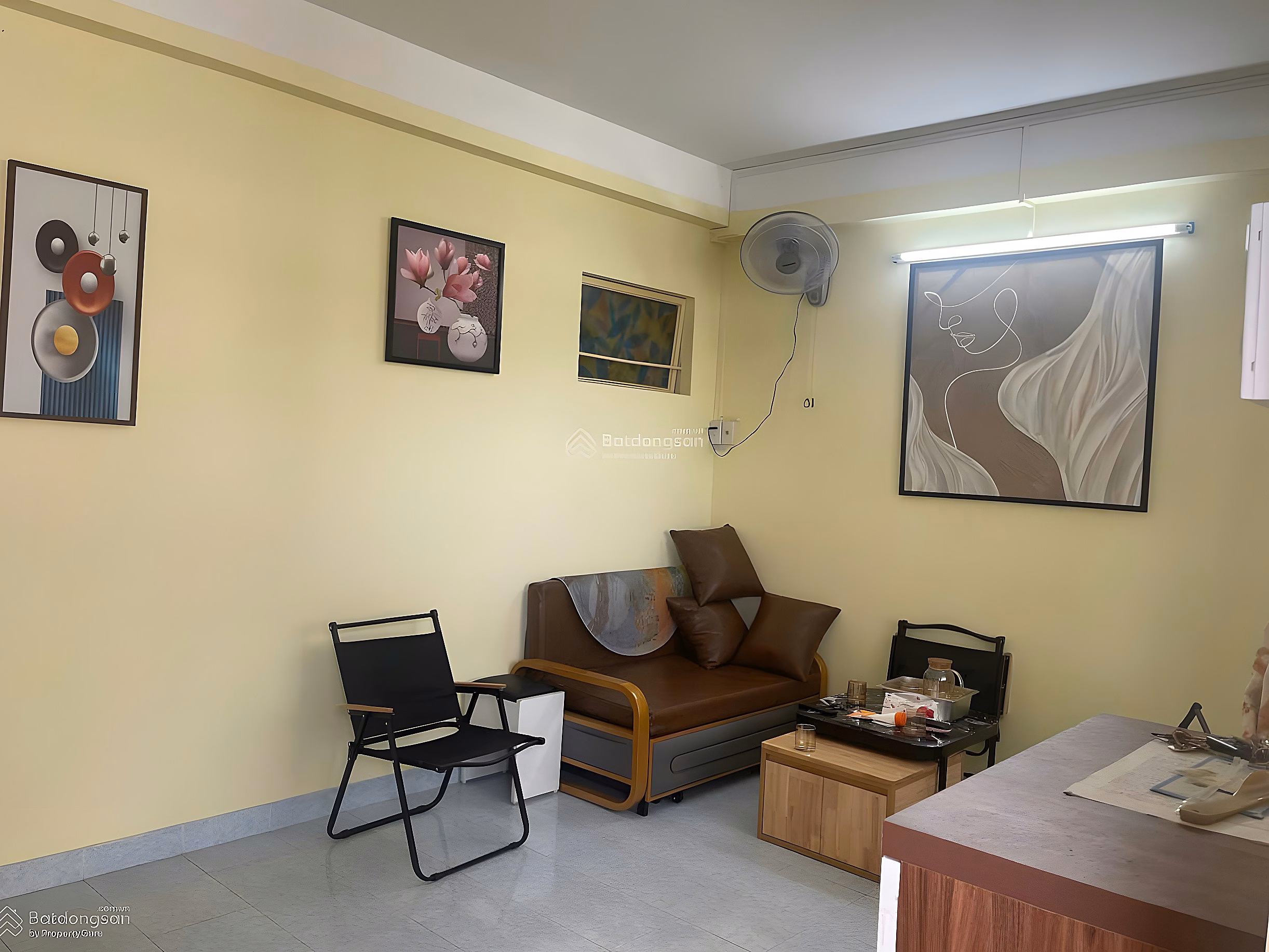 Cho Dam apartment for sale with beautiful, high quality furniture, long-term red book located right in the center of Nha Trang city