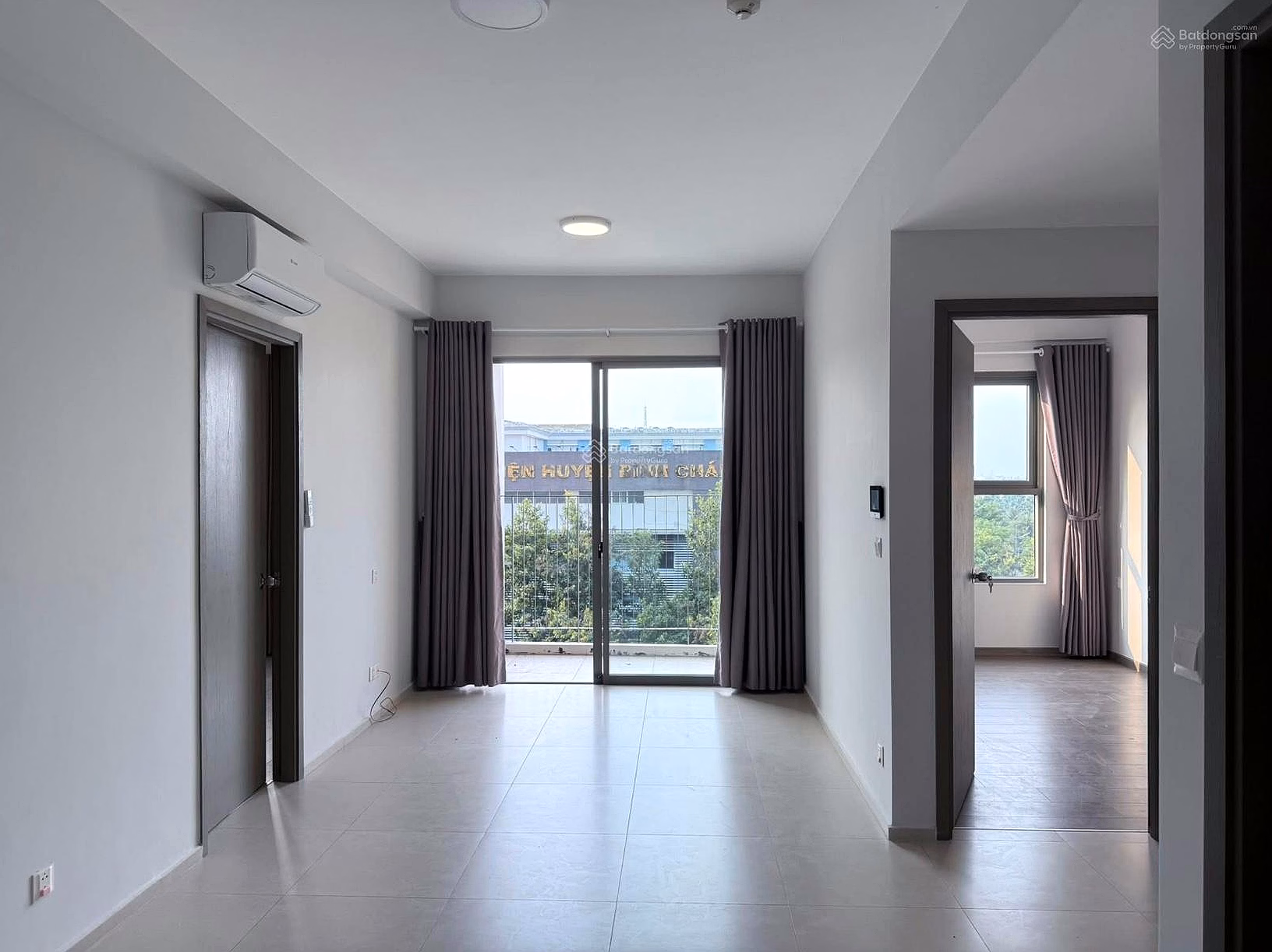 Selling 69m² apartment with view to Binh Chanh Hospital + price 3,350 billion (102%) ready pink book + beautiful floor