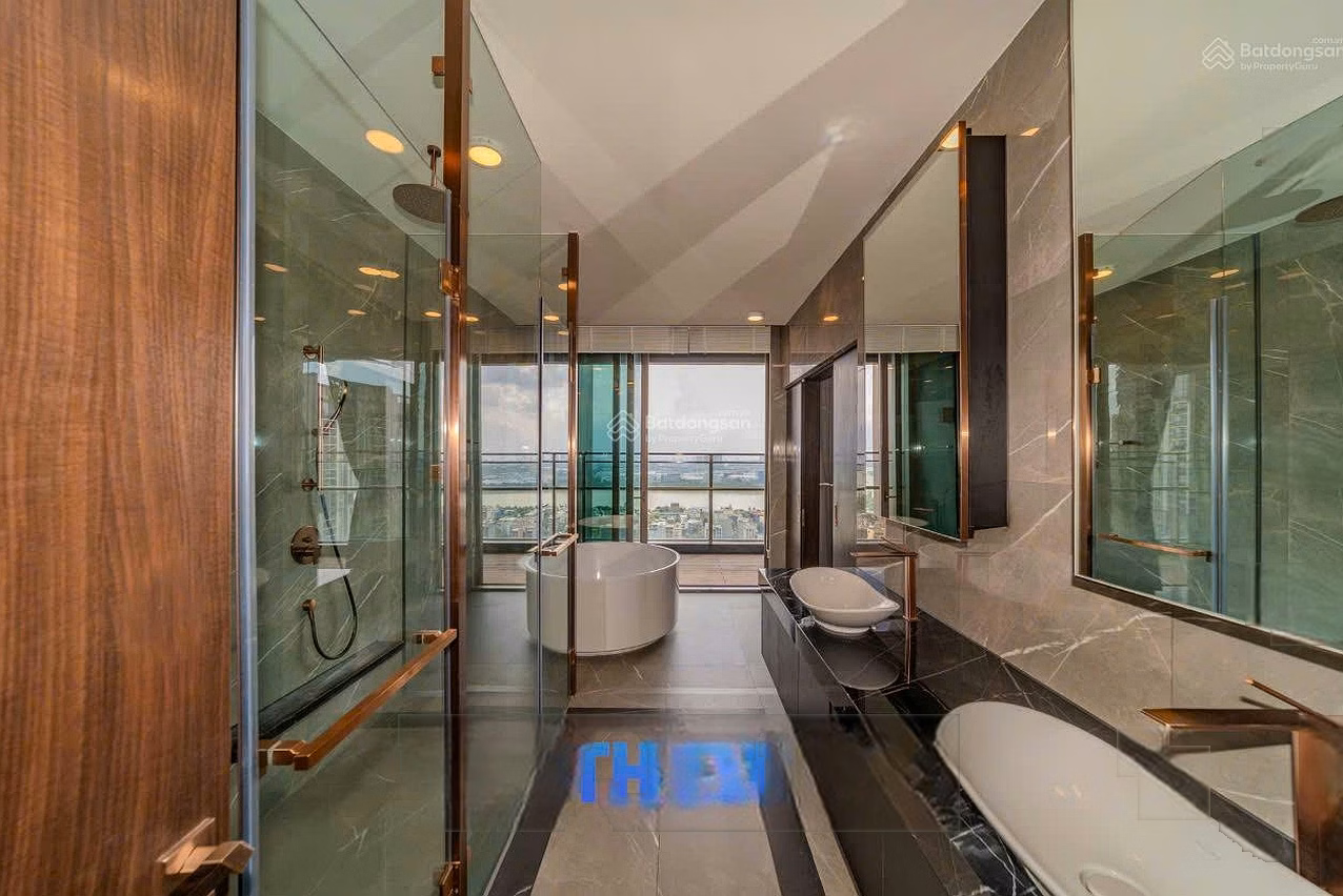 4 bedroom apartment on high floor owner needs to sell urgently in August