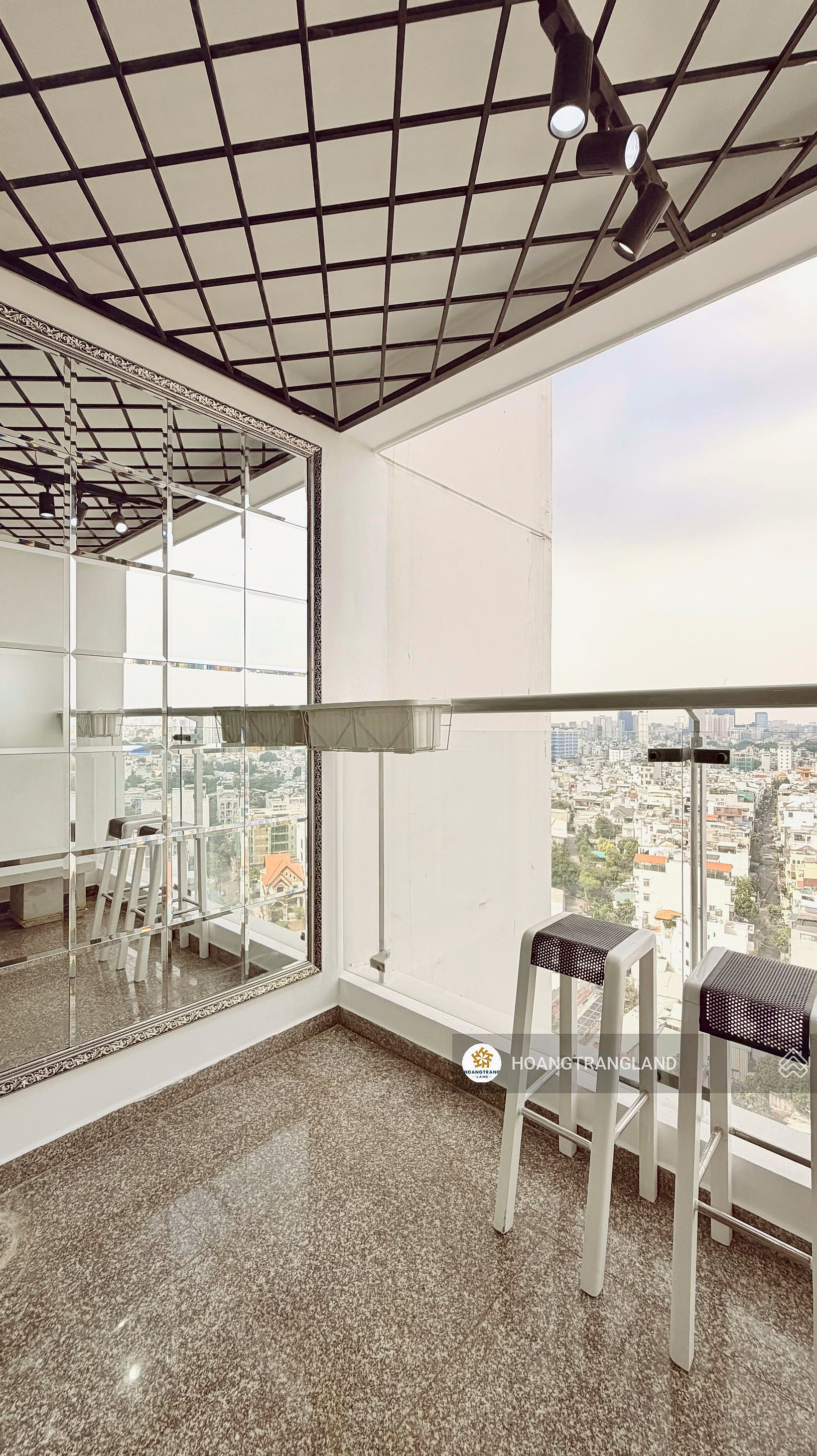 Urgent sale 2 bedrooms 2 bathrooms Hoang Anh Thanh Binh District 7 - super spacious house with beautiful view of District 1. Contact: HATB page 0905 521 ***