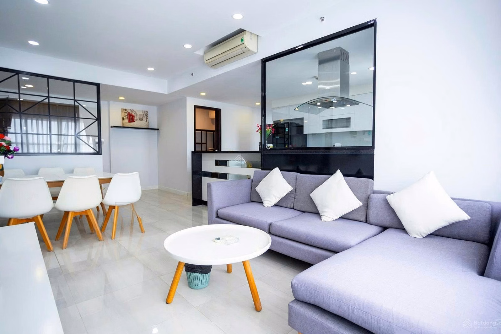 New, lovely apartment for sale, 97m high floor, 2 bedrooms, 2 bathrooms, price 8.2ty cc Sunrise city, contact 0937 781 ***