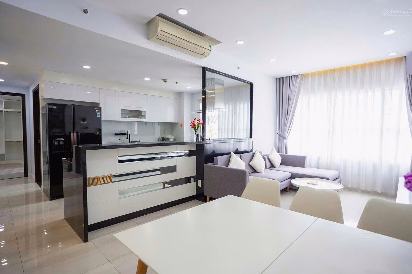 New, lovely apartment for sale, 97m high floor, 2 bedrooms, 2 bathrooms, price 8.2ty cc Sunrise city***
