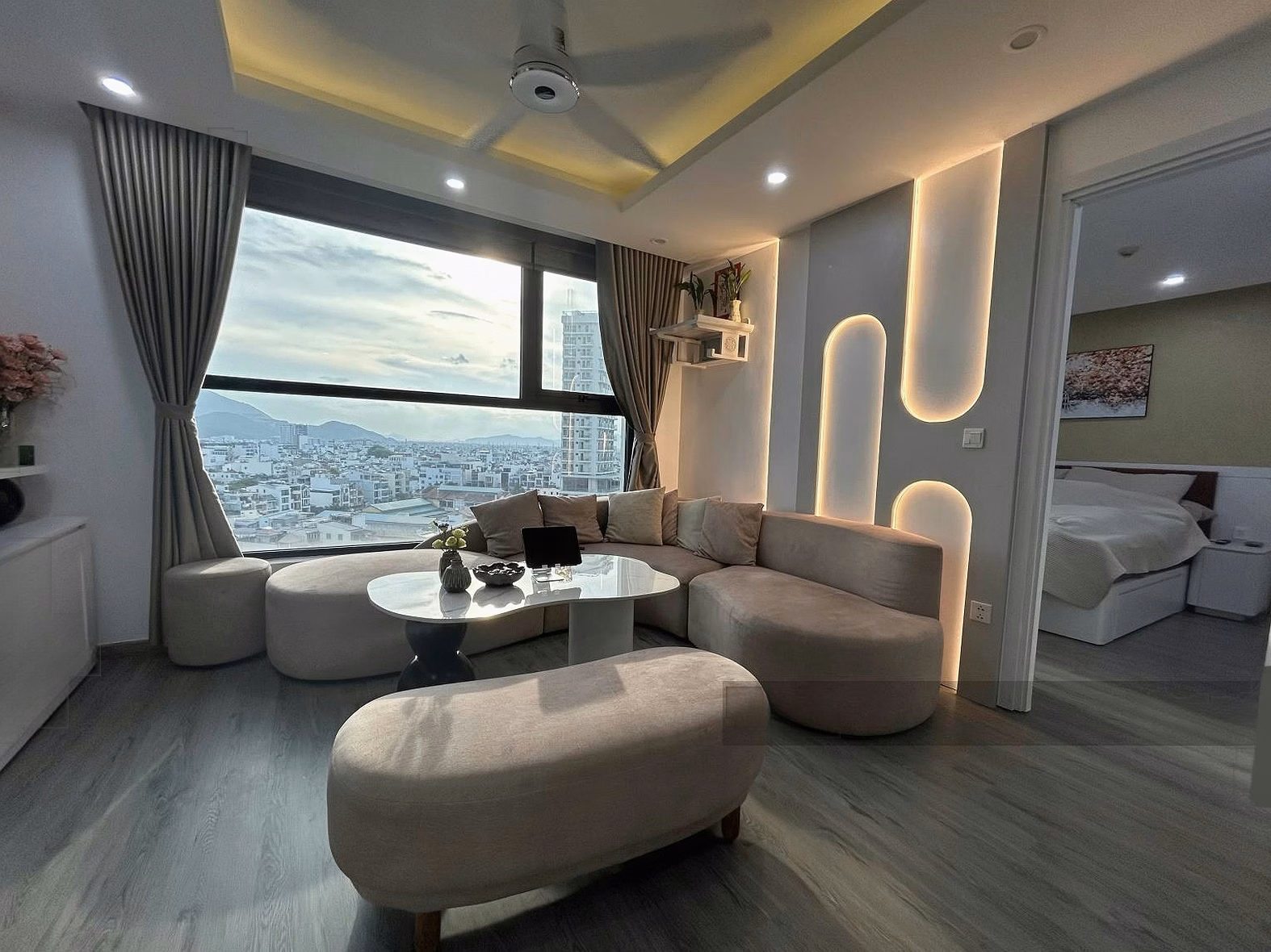 Selling a 3 bedroom apartment fully furnished with beautiful furniture