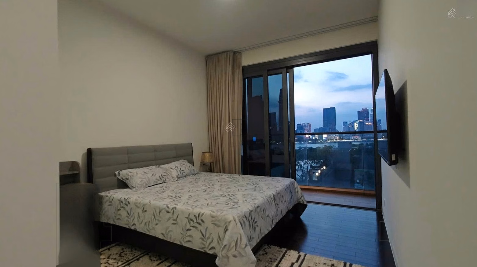 Hot! Cove 3 bedrooms - all rooms have direct river views to District 1 - this is rare for sale