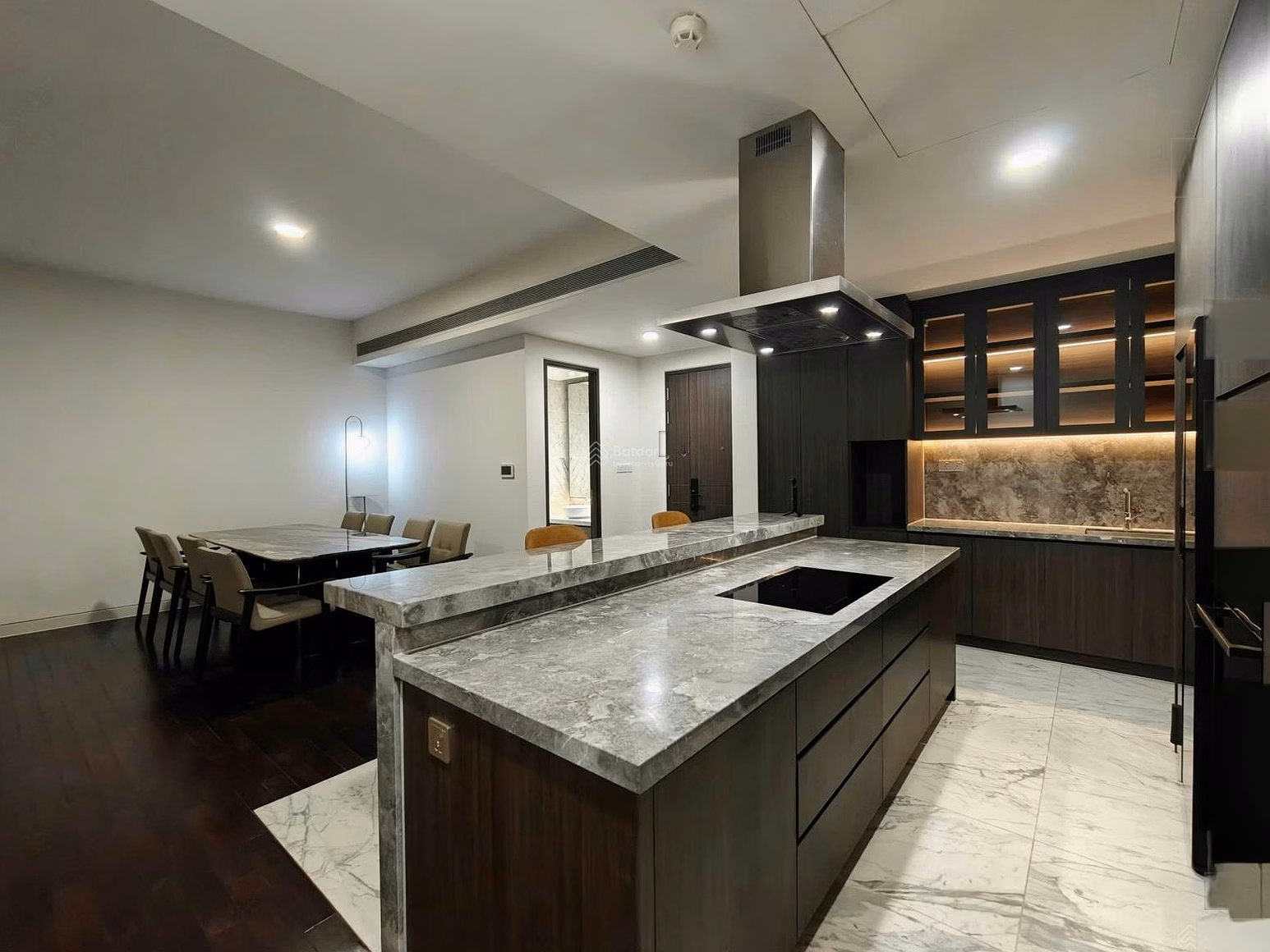 Hot! Cove 3 bedrooms - all rooms have direct river views to District 1 - this is rare for sale
