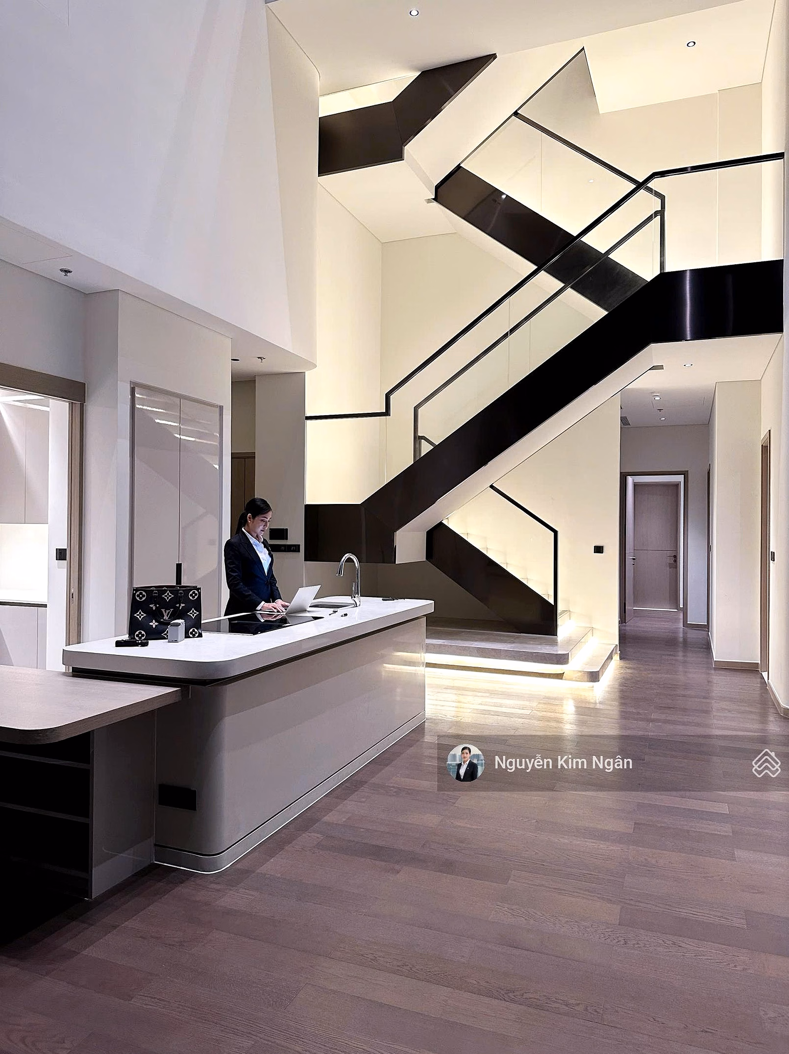 KIM NGAN Grand Marina - Duplex penthouse for sale 239m2 - price 170 billion 4BRs-4WCs 240m2 Booked