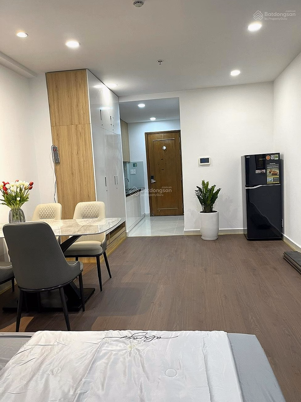 Apartment for sale at Sky Center, area 48m², cheap price 3 billion 7, receive the house immediately