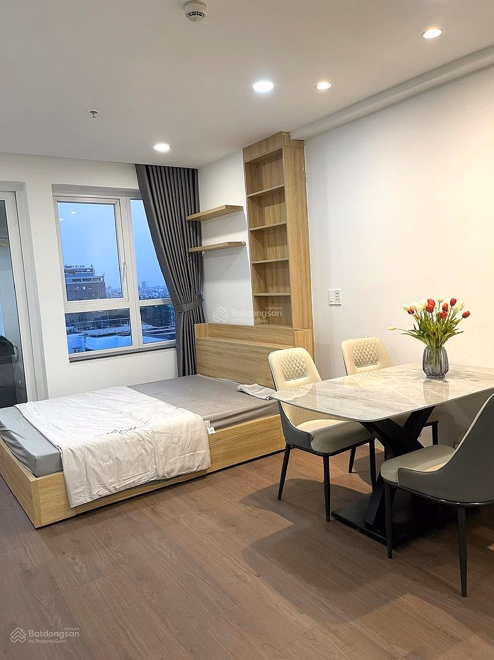Apartment for sale at Sky Center, area 48m², cheap price 3 billion 7, receive the house immediately