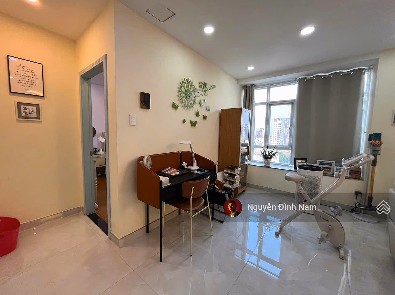 Selling duplex apartment at New Saigon apartment area: 200m2, decor, Southeast view, just over 30 million/m2