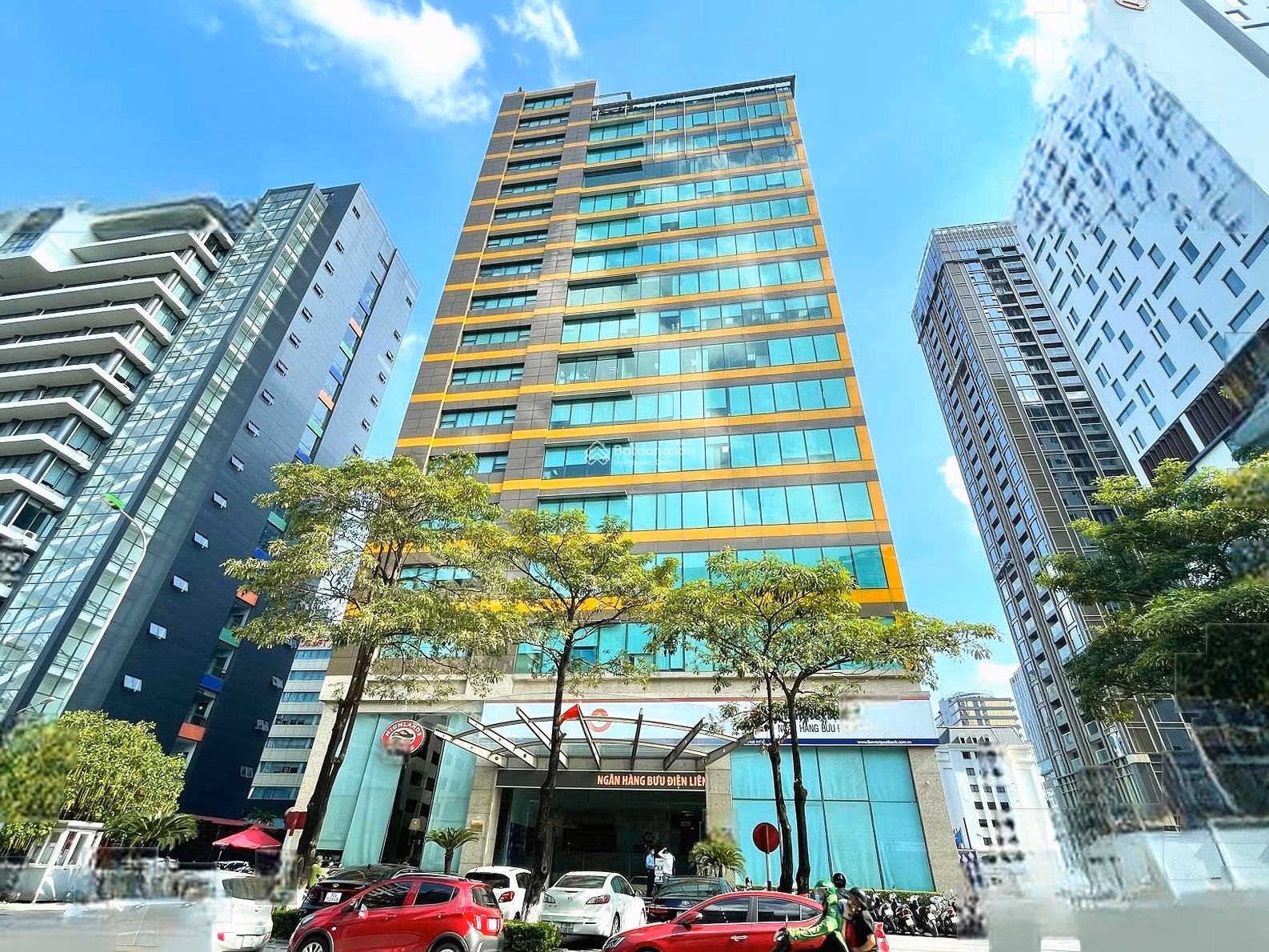 TTC Office for rent at 19 Duy Tan 300m2, cut from 120m2, fully furnished, ready to move in