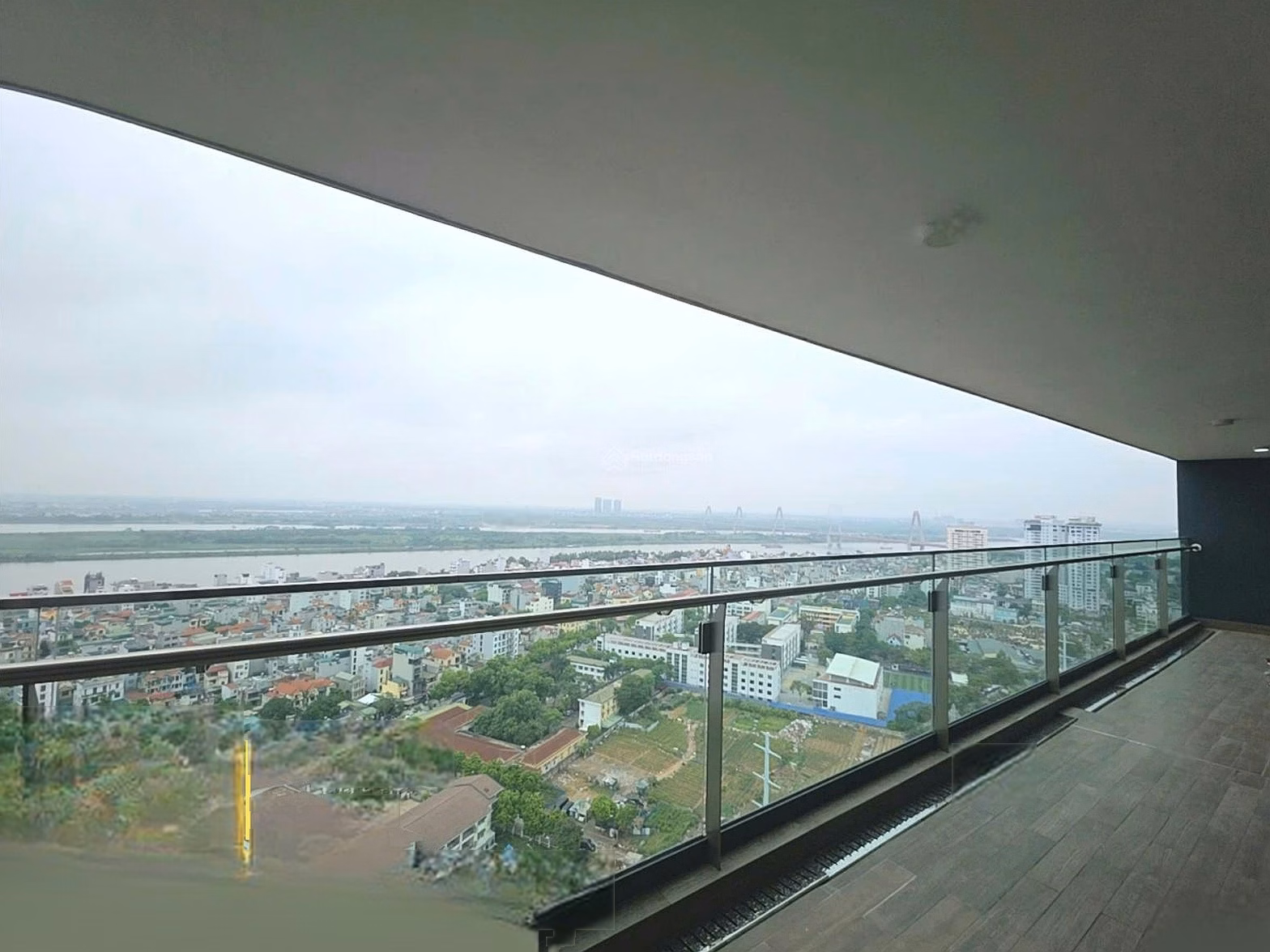 I rent a fully furnished 3-bedroom apartment at a good price at Sunshine Golden River (***)
