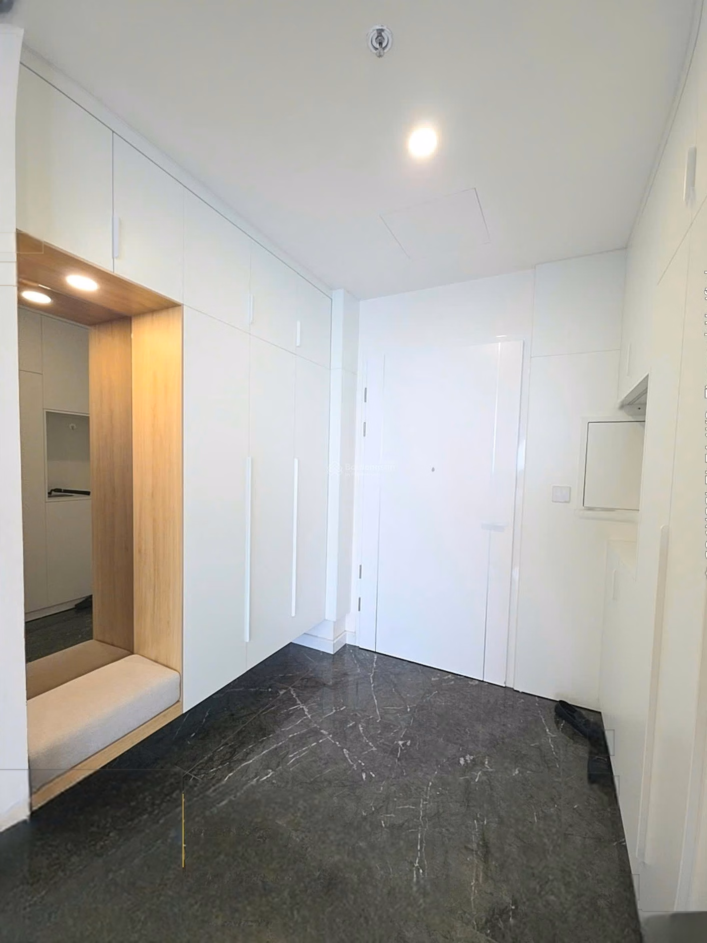 I rent a fully furnished 3-bedroom apartment at a good price at Sunshine Golden River (***)