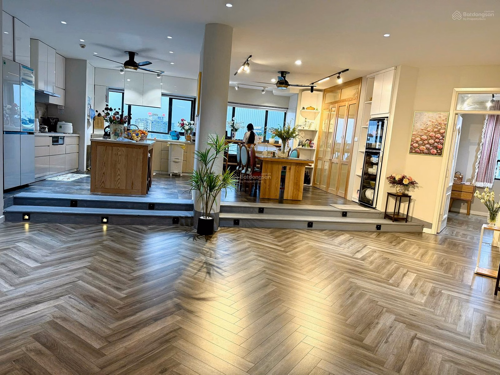 Ecolife Capitol apartment for sale at 58 To Huu, Dai Mo. 110m² 3 bedrooms, 2 bathrooms, fully furnished, 10.45 billion. 0983 237 ***