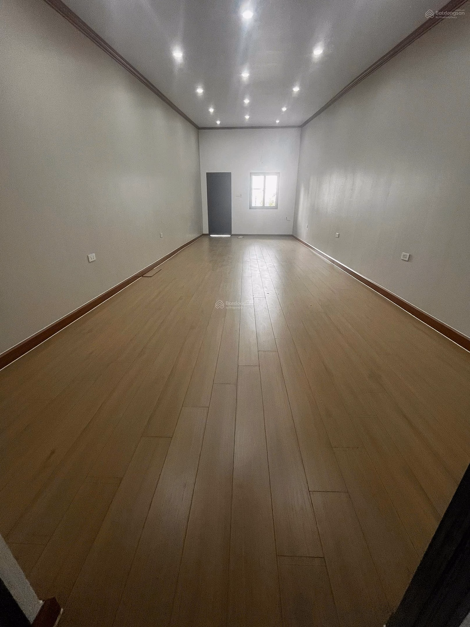 Private house for rent for office, shop at 19, lane 385, Luong The Vinh Street, 15 million, 68m2