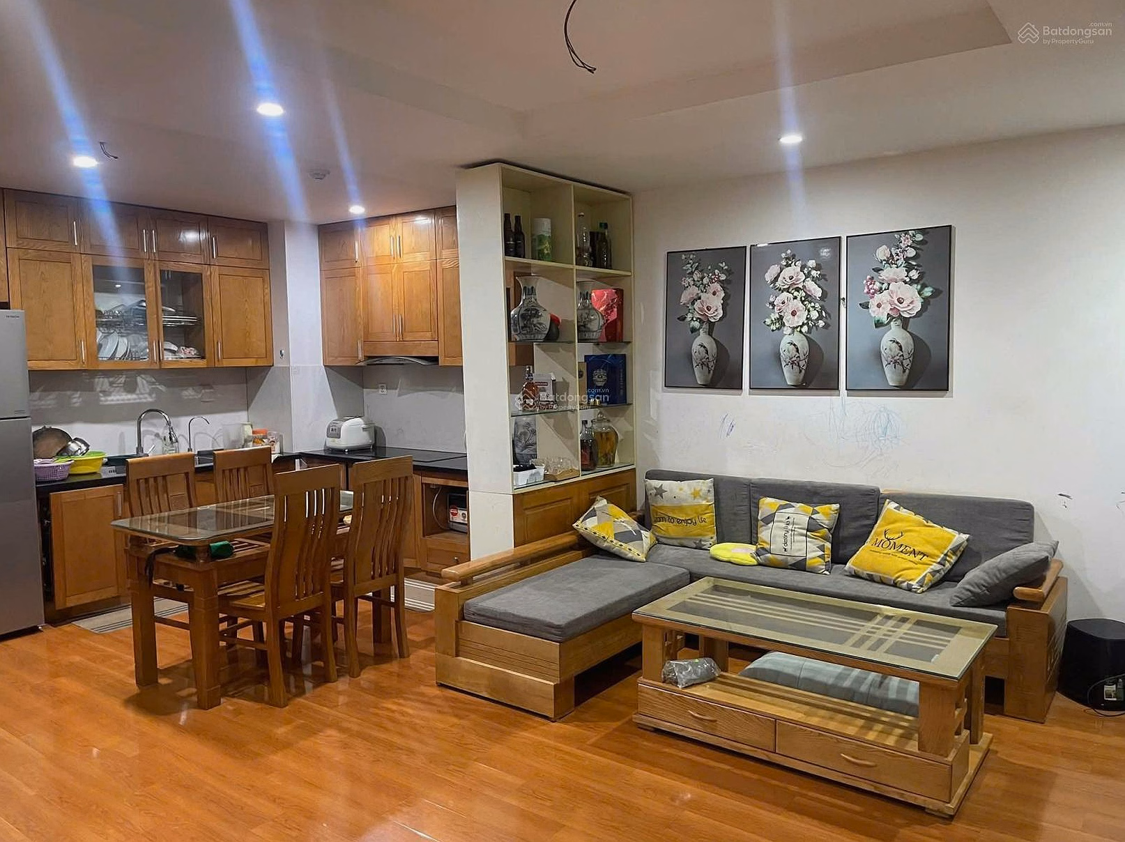 Urgent sale of 81m 3 bedroom 2 bathroom apartment at Hateco Hoang Mai apartment building, cool south direction, open view. Price 5.7 billion