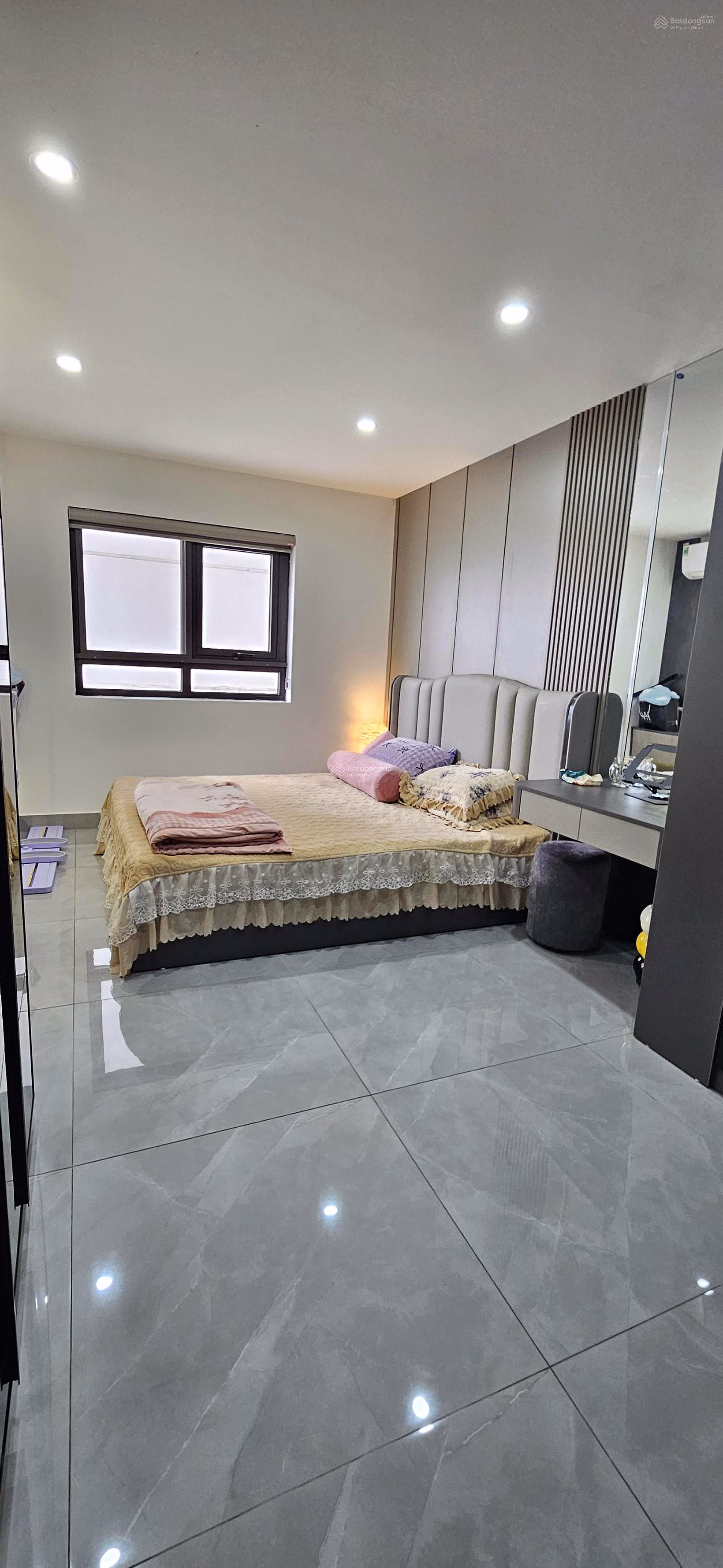 Need to urgently sell corner apartment 90.2m 3 bedrooms 2 bathrooms in Hateco Hoang Mai apartment fully furnished, price 6.3 billion