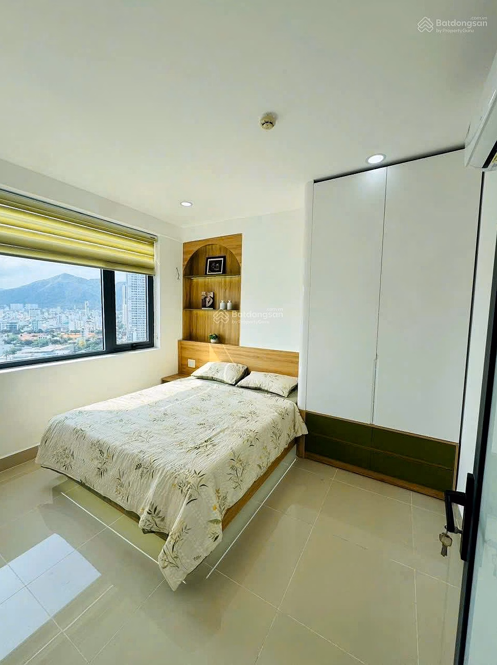 Selling apartment with diagonal sea view in Napoleon apartment building