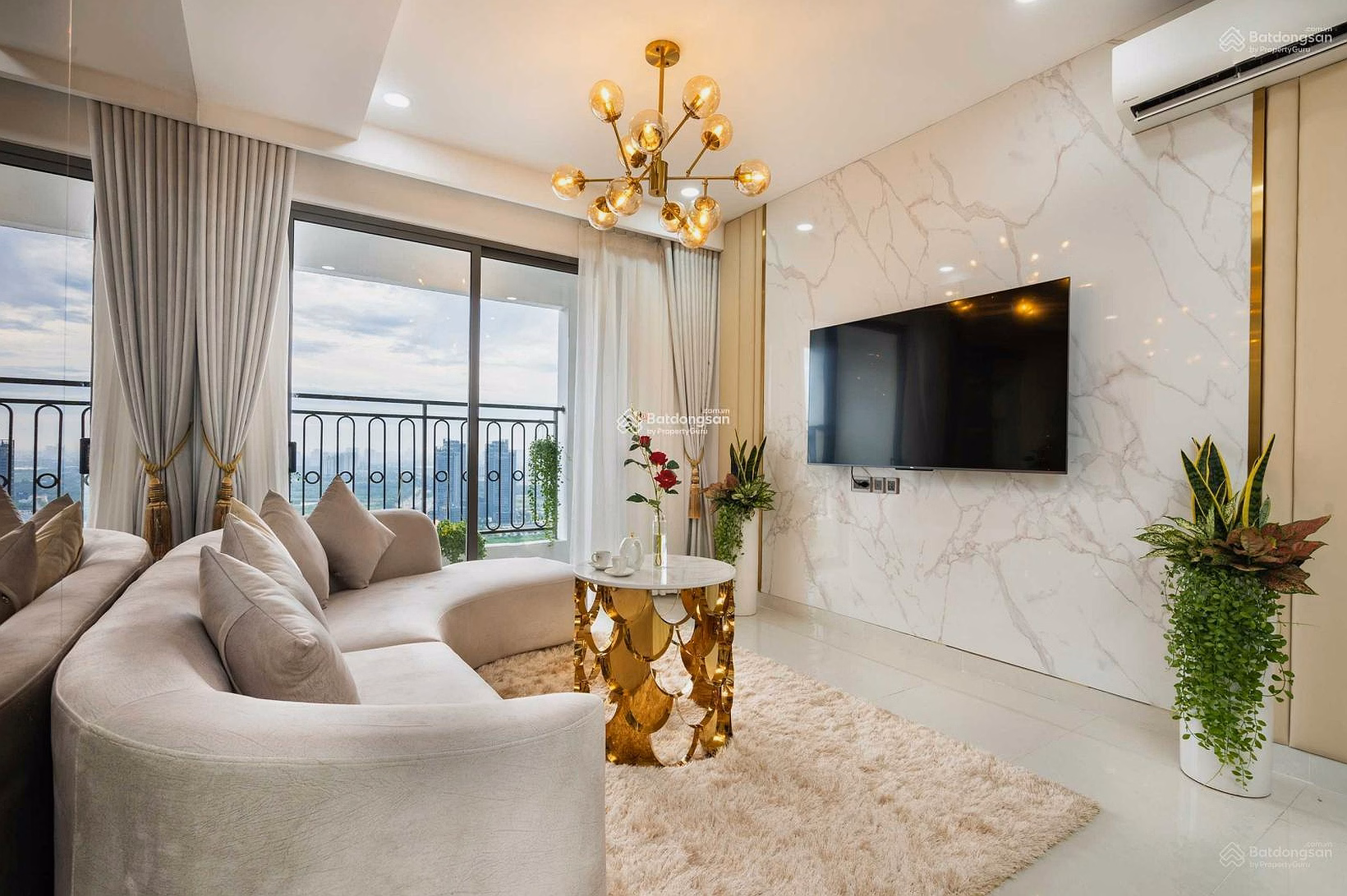 Luxury apartment for rent in Golden Mansion, Pho Quang, area 90m2, 3 bedrooms, 2 bathrooms, price 19 million/month***