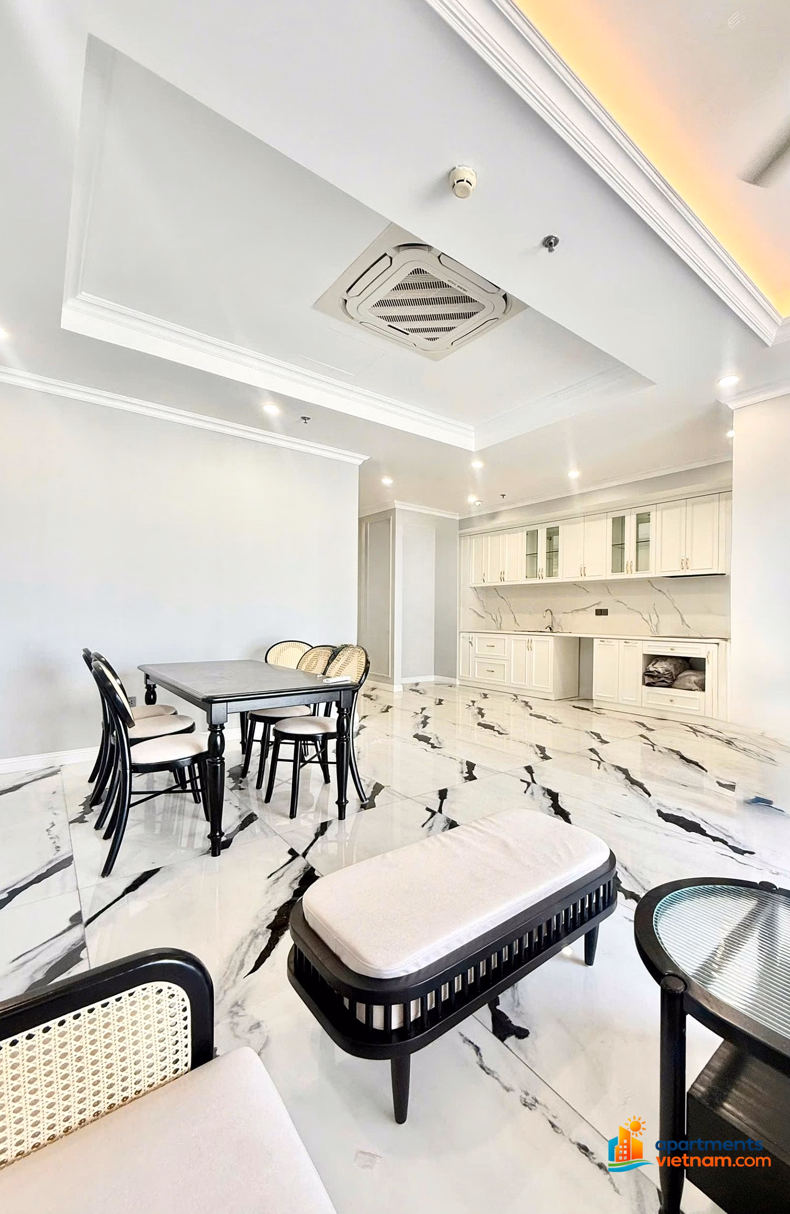 Renting a neoclassical design 3-bedroom apartment with the best price in Royal City