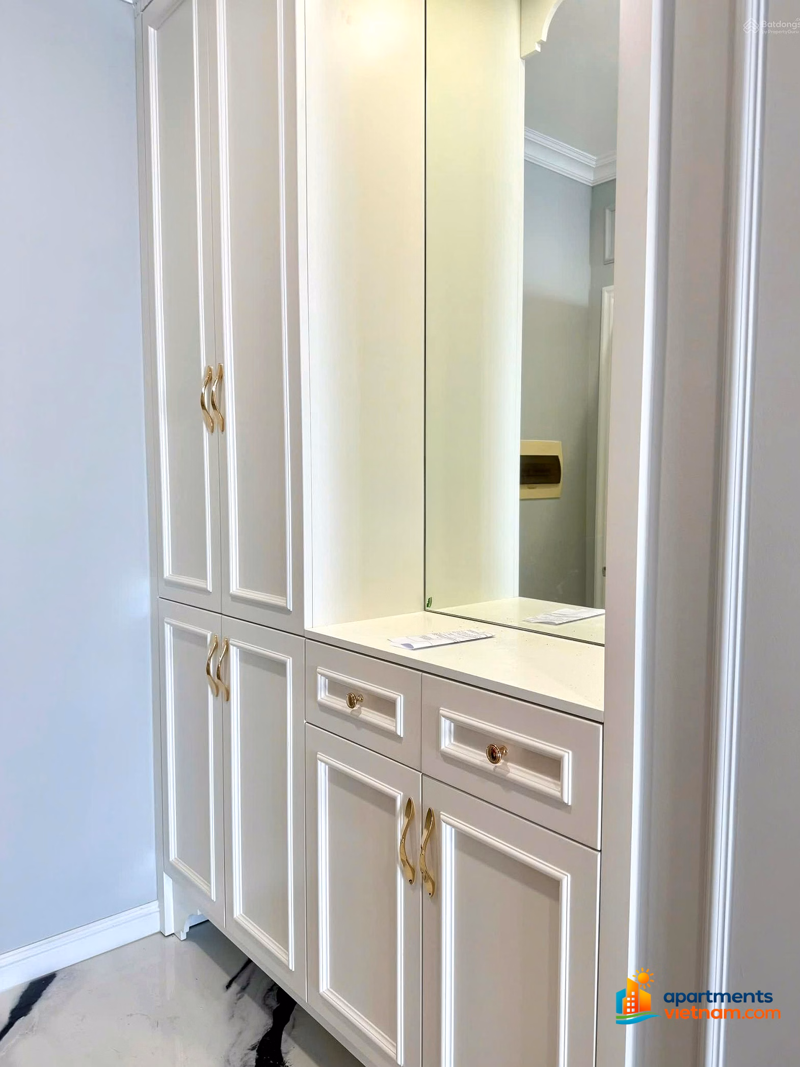 Renting a neoclassical design 3-bedroom apartment with the best price in Royal City