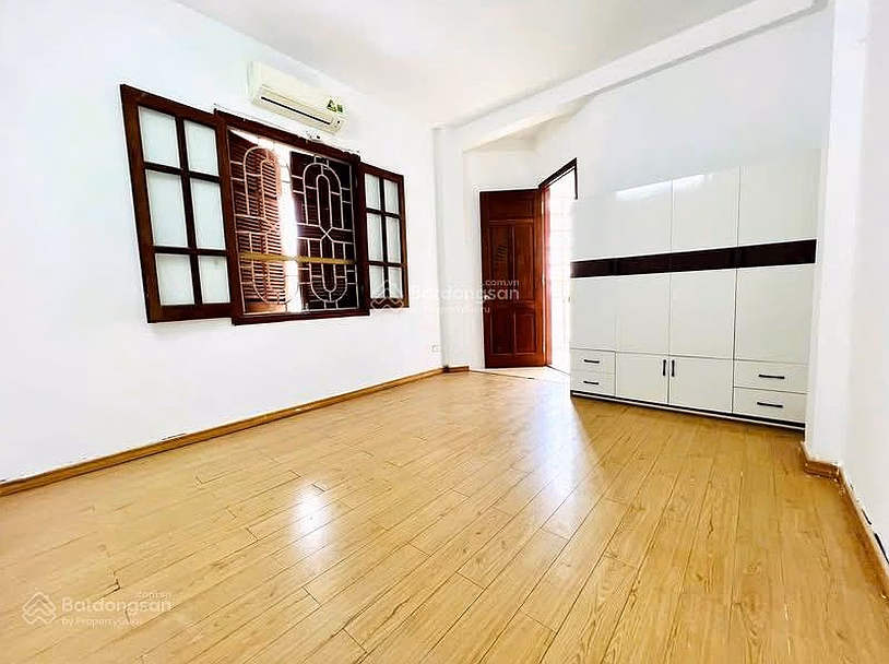 4.85 billion - selling apartment on Lang Ha street - window area 72m2 - making 3 bedrooms - 2 bathrooms