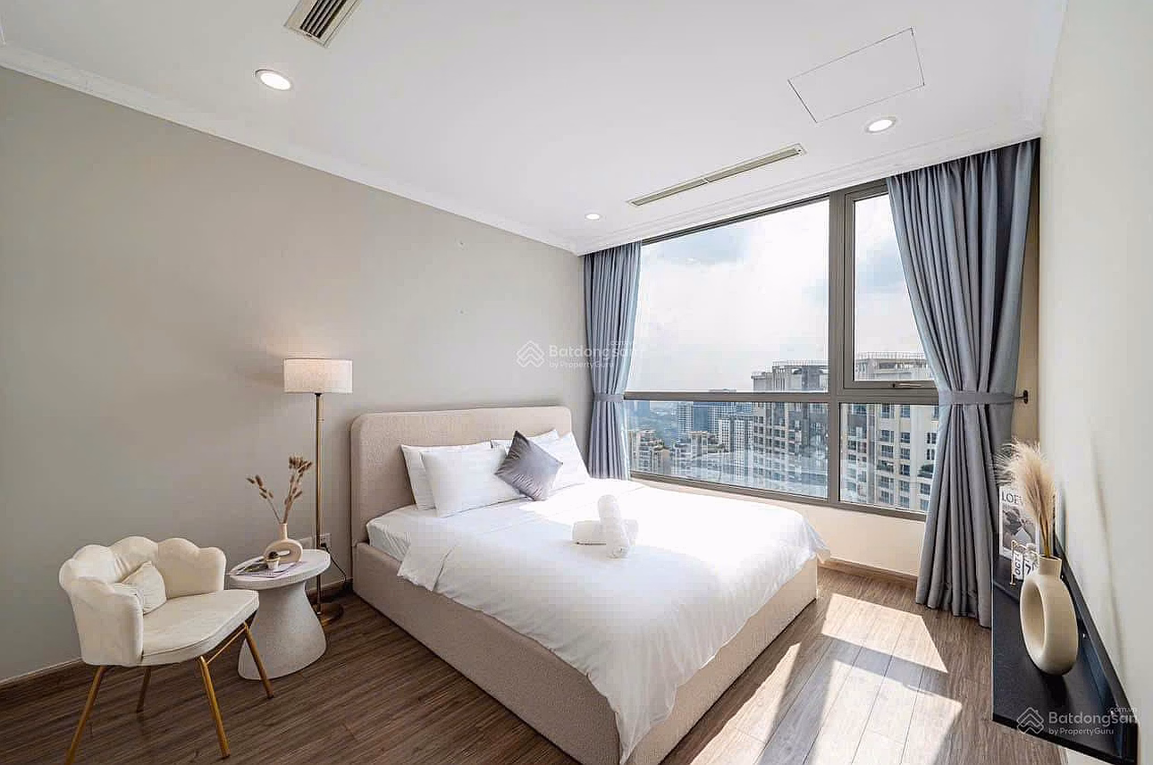 Apartment for sale at Res 11 Lac Long Quan, area: 84m2, 2 bedrooms, price: 5.2 billion, pink book***