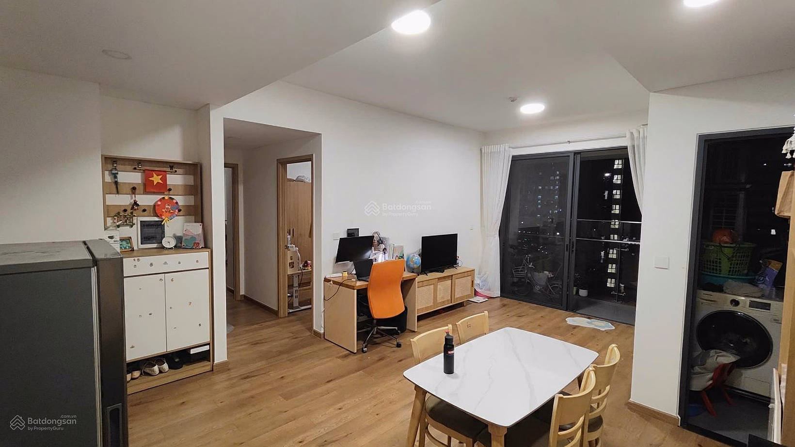 Selling a corner apartment with 2 bedrooms, 2 bathrooms, fully furnished, priced at 5.25 billion, building MP9