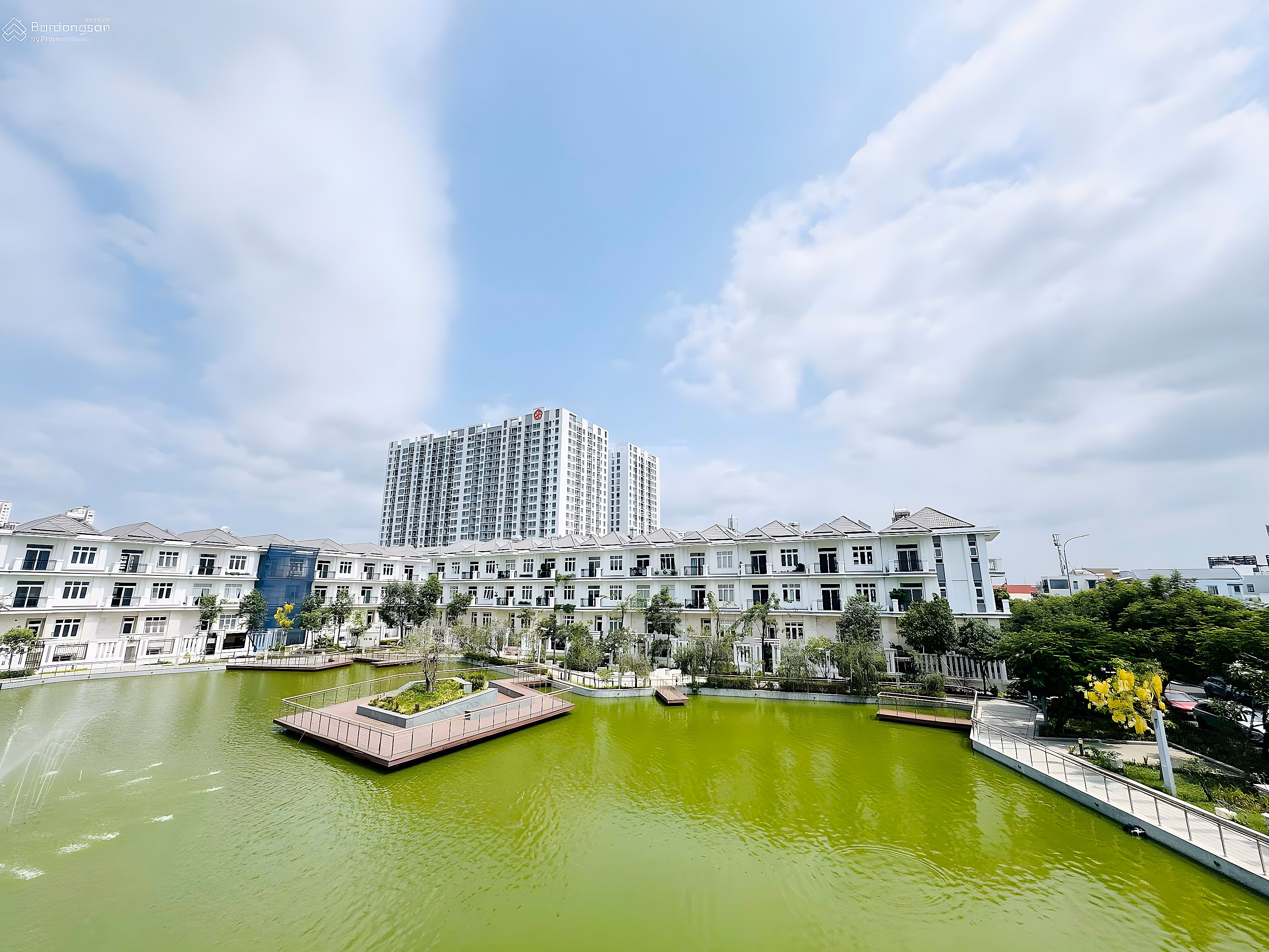 Get booking The Peak Garden adjacent to Phu My Hung, next to Tan My station, price from only 75 million/m2