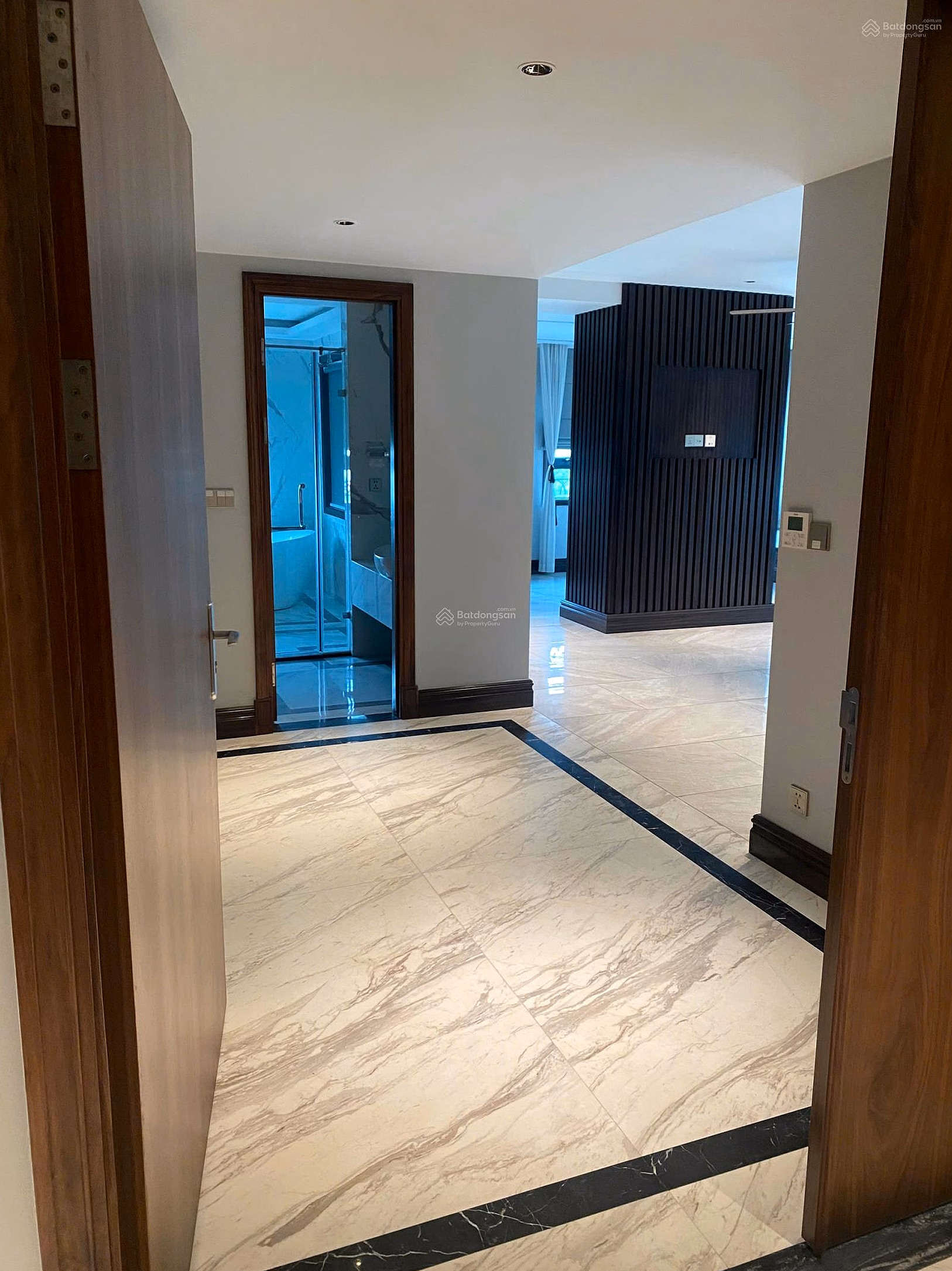 T-Place Hang Bai Management Board opens for sale super VIP apartment - 510m² (subdivision supported). Contact to view apartment 0902 197 ***