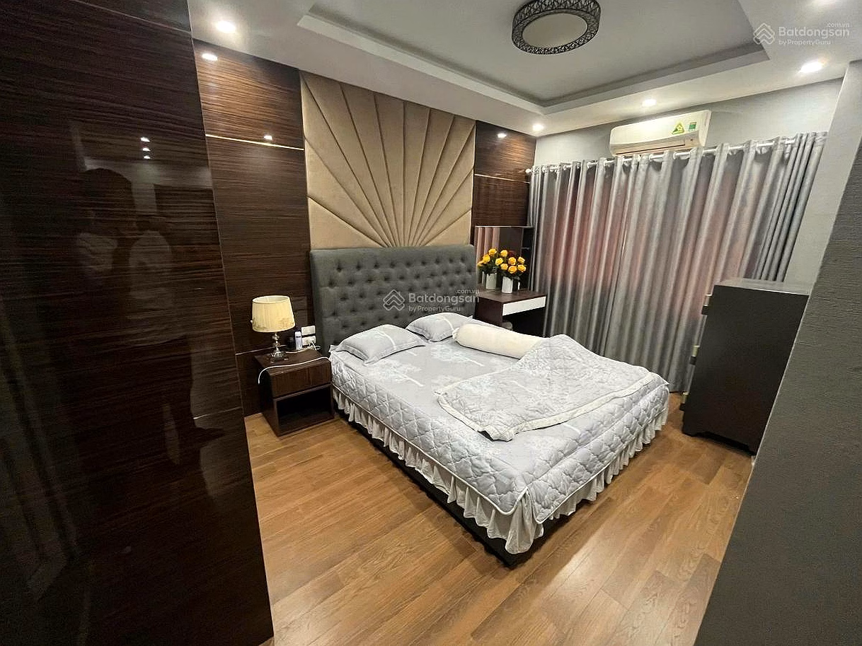 There are 102! Apartment for sale in Tran Quoc Hoan area, Xuan Thuy, Cau Giay, corner lot, cheap price, 140m*3 bedrooms*2 bathrooms 4.x billion