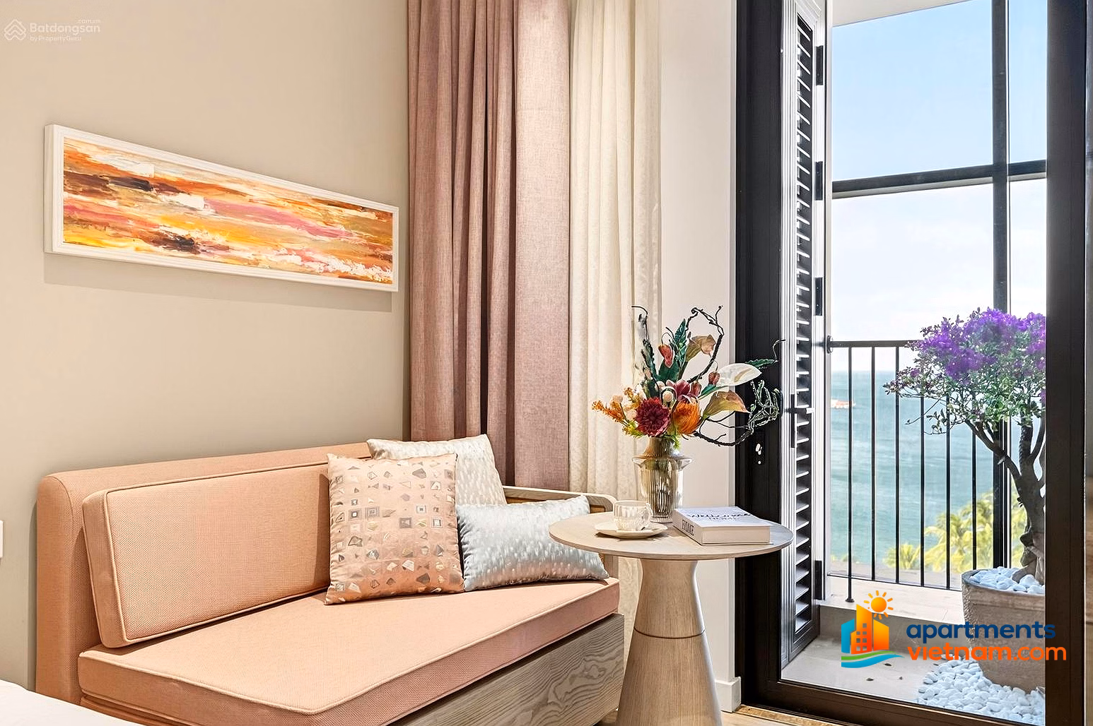 I still have one of the few apartments with a view of the Proposal and fireworks, middle floor. Price is only 3.4 billion