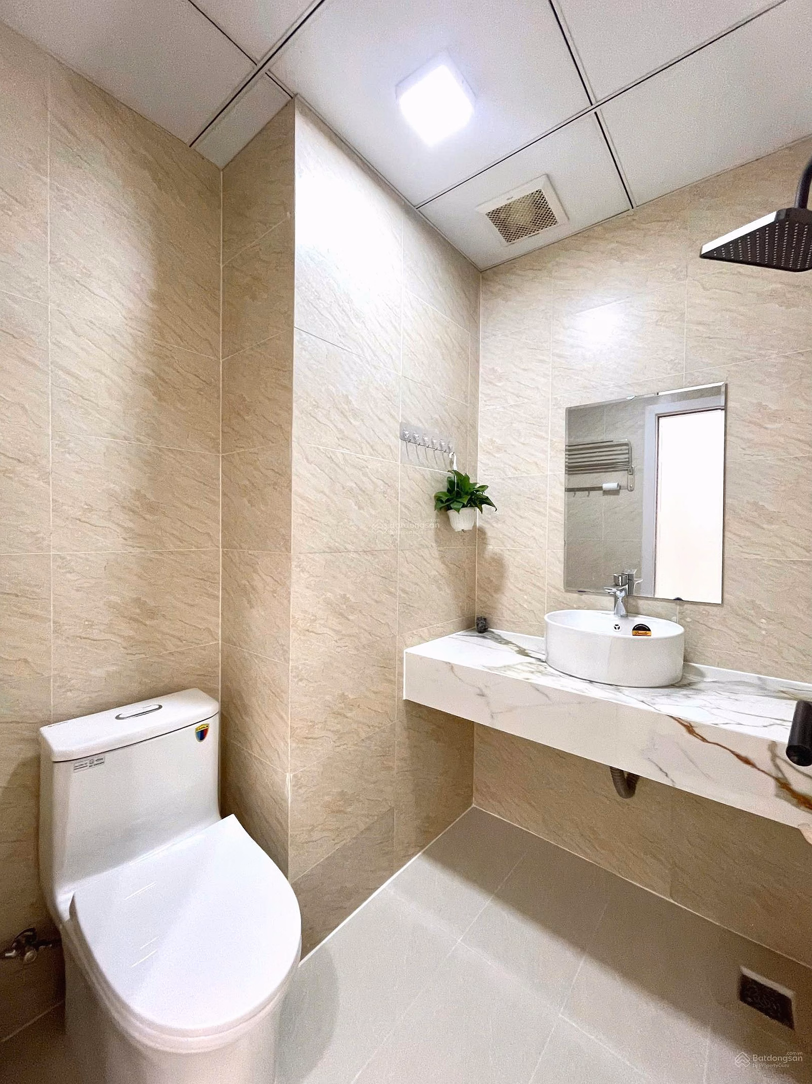 Urgent sale of 2 bedroom, 2 bathroom apartment at No. 3 Pham Van Dong, 3.38 billion, 68m2