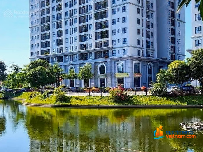 The owner urgently sells a corner apartment with 2 bedrooms, 2 bathrooms, CT2 building, Hateco Apollo CC, 5.1 billion, 65m2, red book for safe deposit.