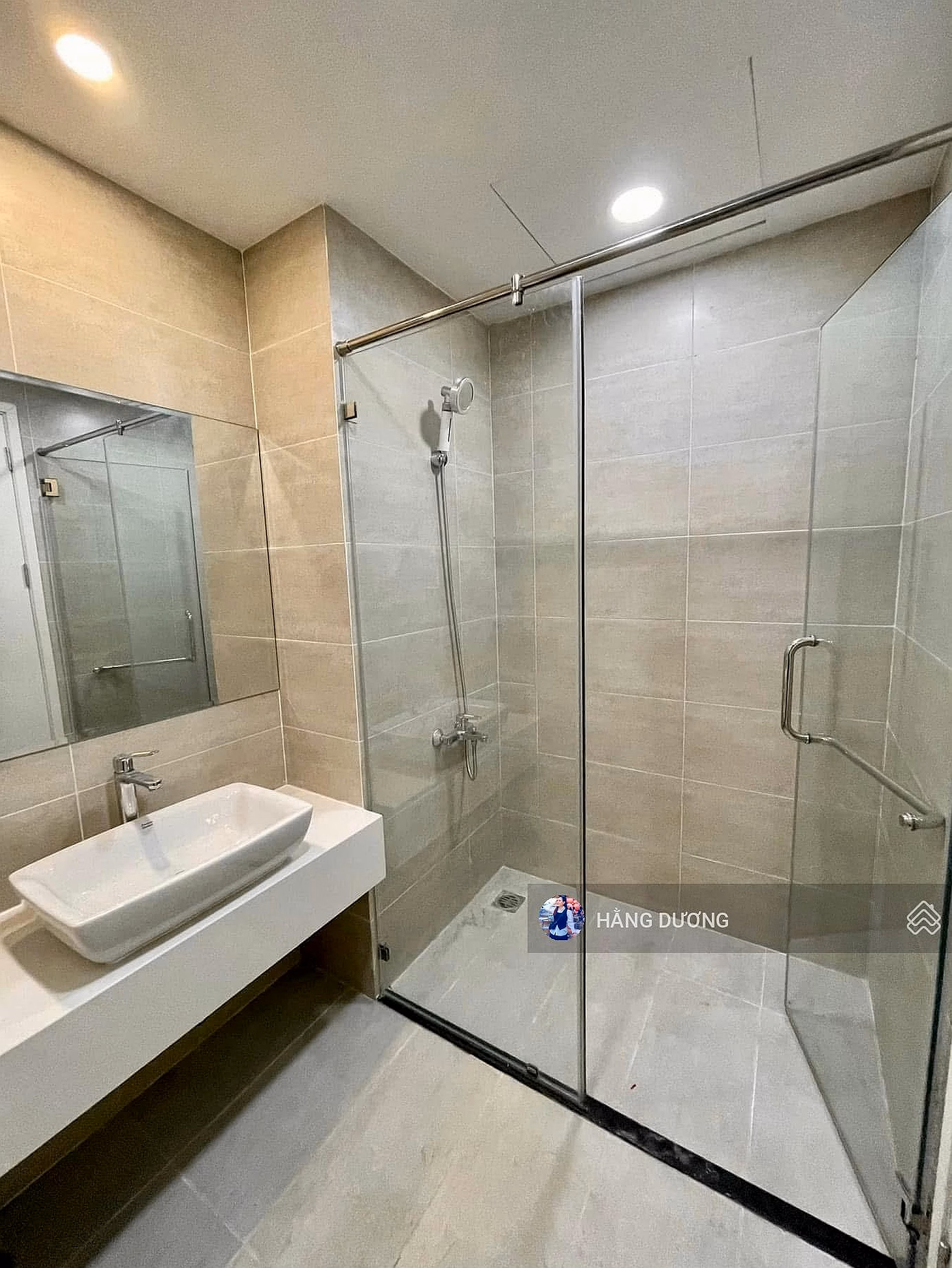 URGENT SALE OFFICETEL CENTRAL PREMIUM - Area 32M2 - FREE FULL BEAUTIFUL HOUSE FURNITURE - GOOD PRICE ONLY 2 BILLION RECEIVED DENTAL