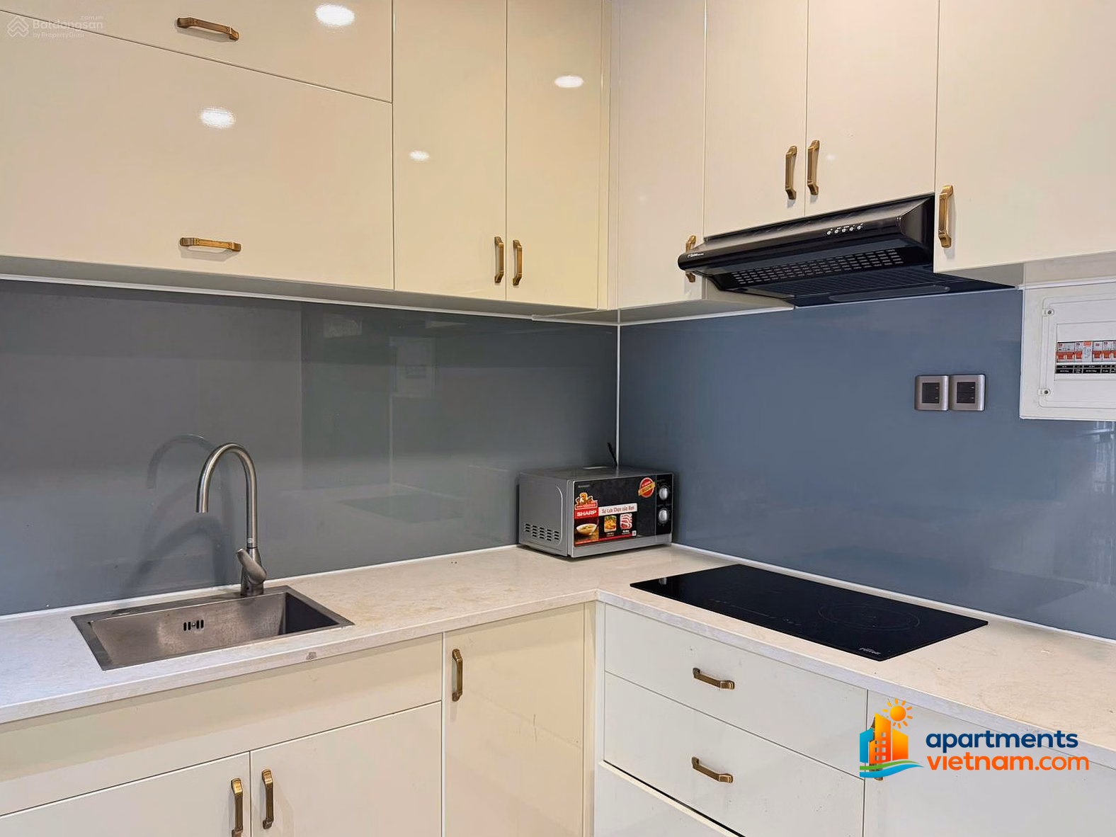 Rent immediately 2 bedrooms, 1 bathroom, 60m2, 18 million, balcony with open view, 100% new, right at Ben Van Don, District 4, close to District 1***