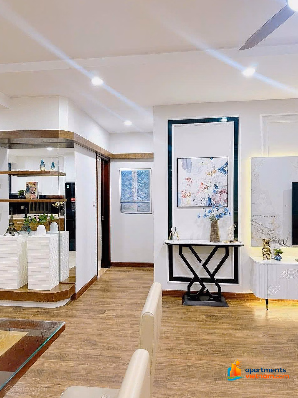 Times apartment fund for sale only from 92 million/m2; 1 bedroom - 5.5 billion, 2 bedroom 83m2 - 8 billion, 2 bedroom 95m2 - 8.9 billion, 3 bedroom 95m2 - 9 billion