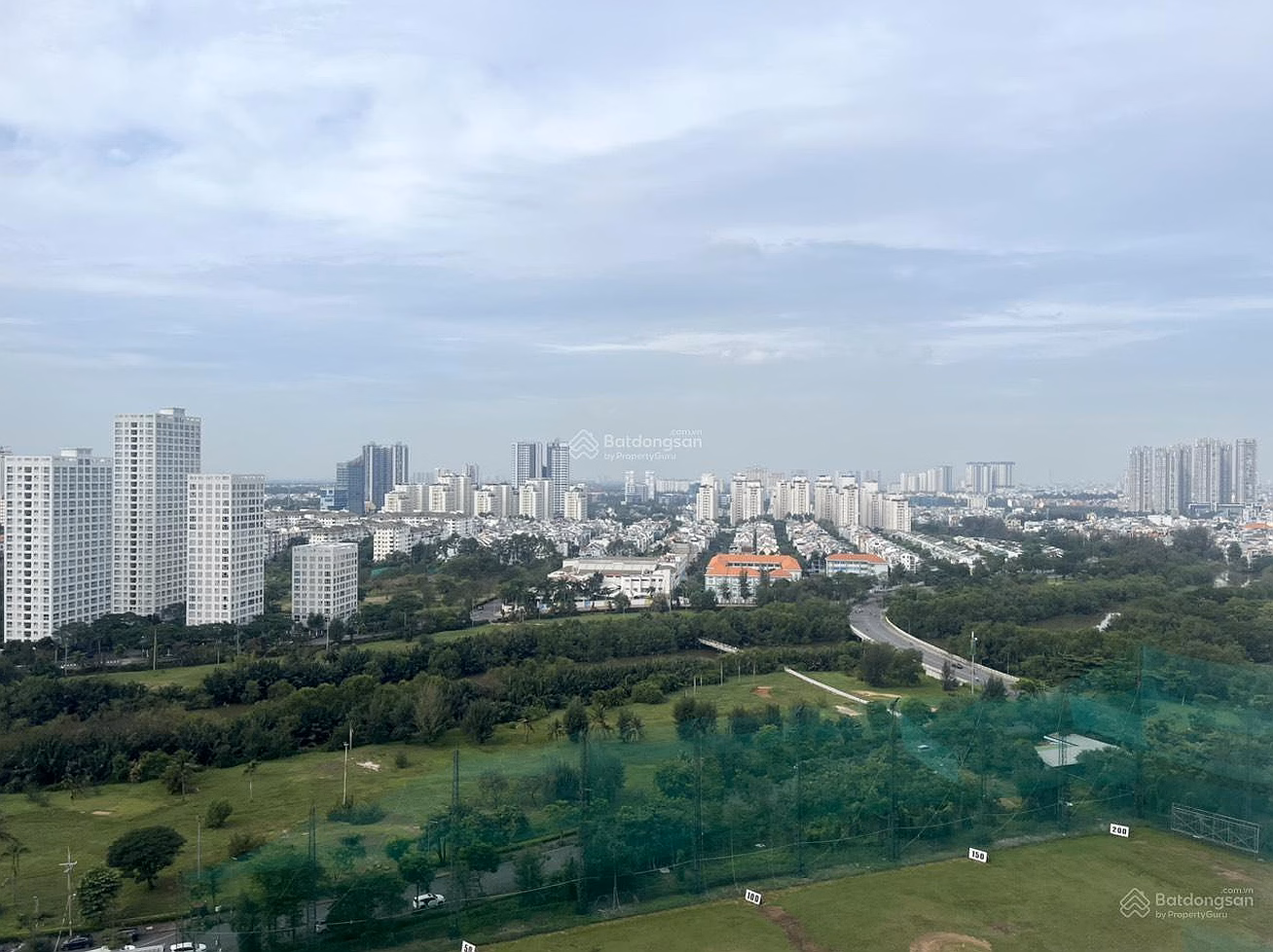 URGENT. Owner wants to urgently sell Green Valley apartment, 3 bedrooms, high floor, high-class furniture, price 11.9 billion