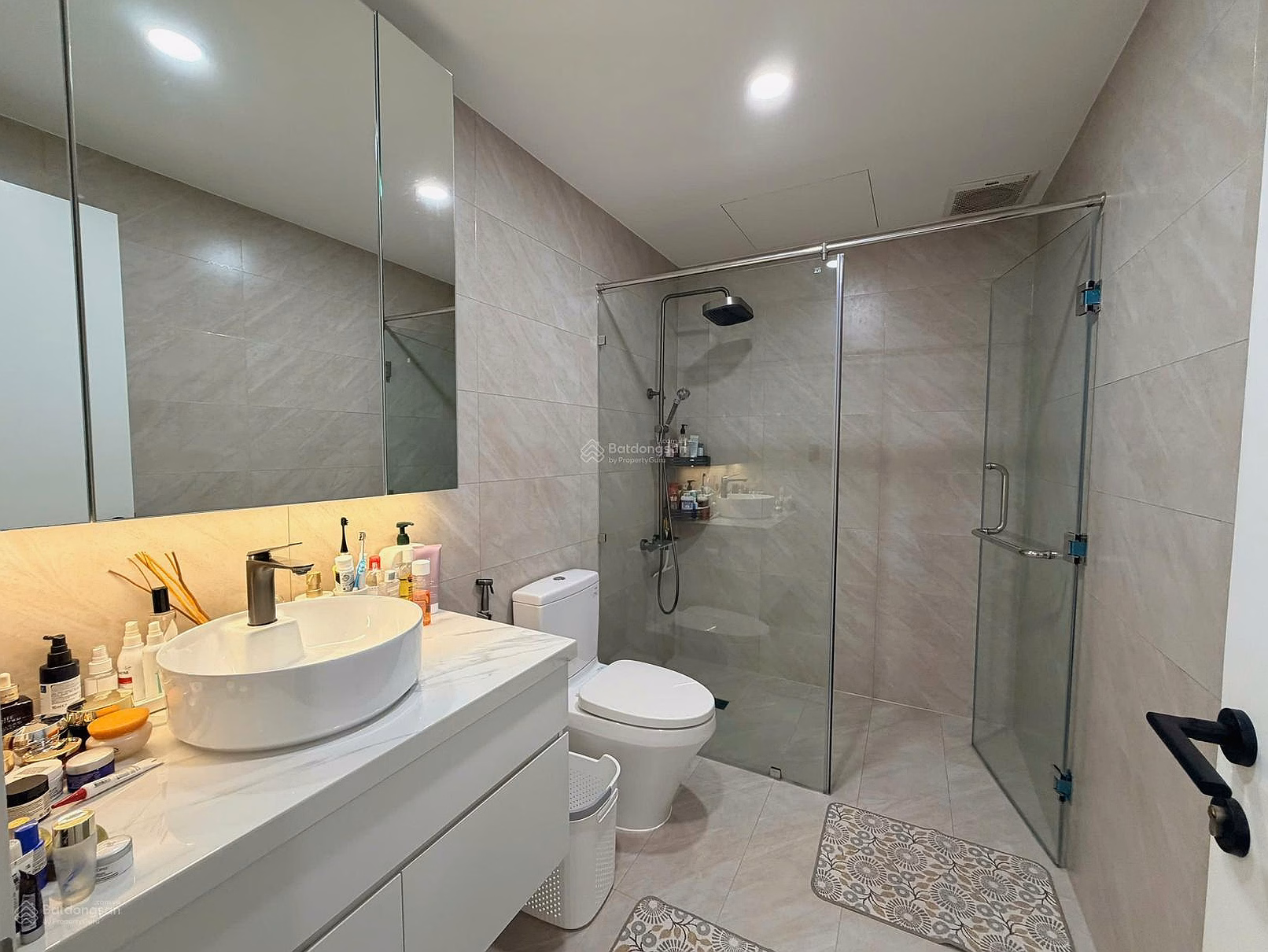 URGENT. Urgent sale within the month of Green Valley apartment, high floor, luxury interior, area 120m2, price 11.9 billion