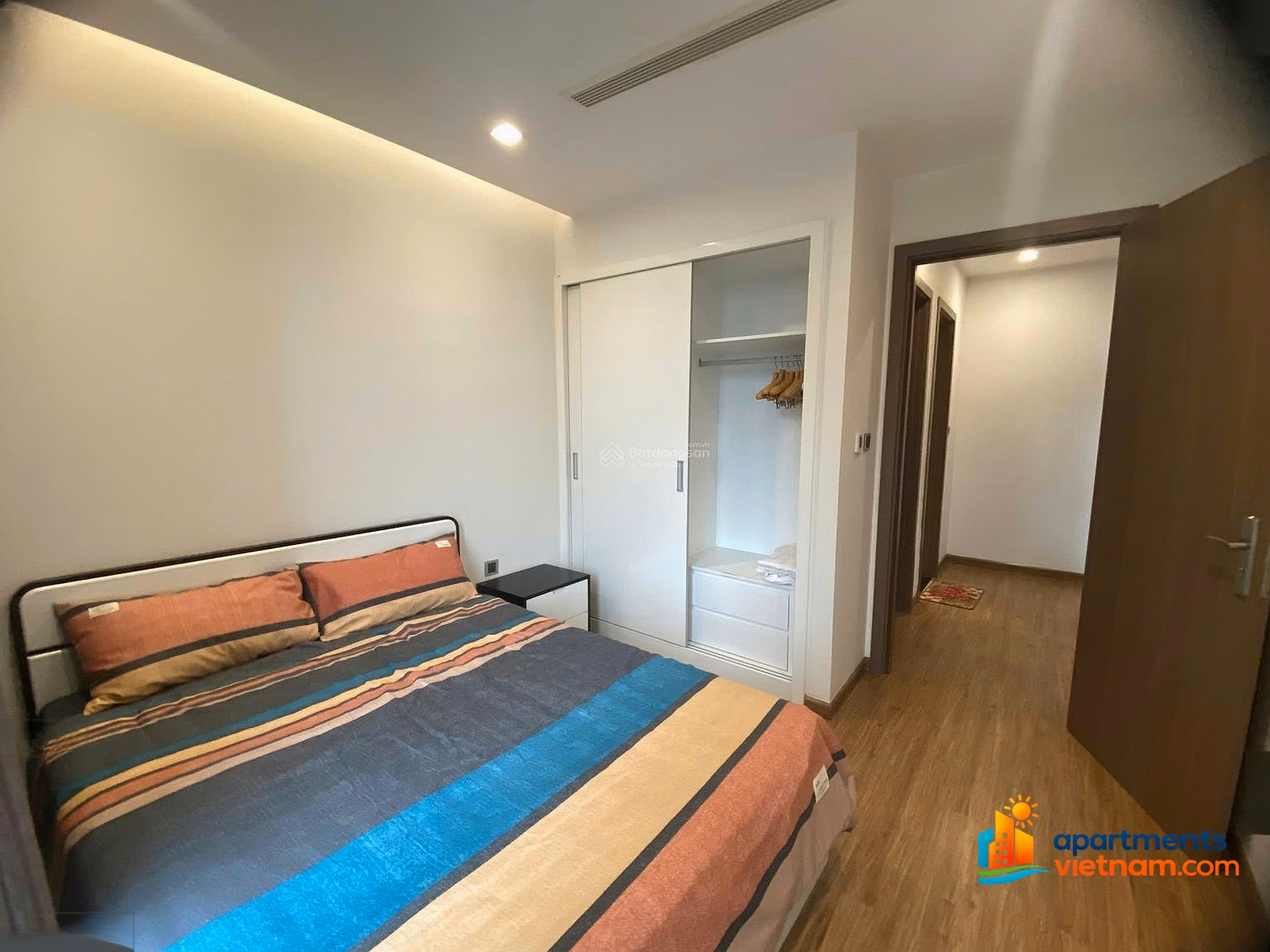 HOT! 2 bedroom apartment for rent at Vinhomes Metropolis Lieu Giai: 80m2, fully furnished, flower garden view