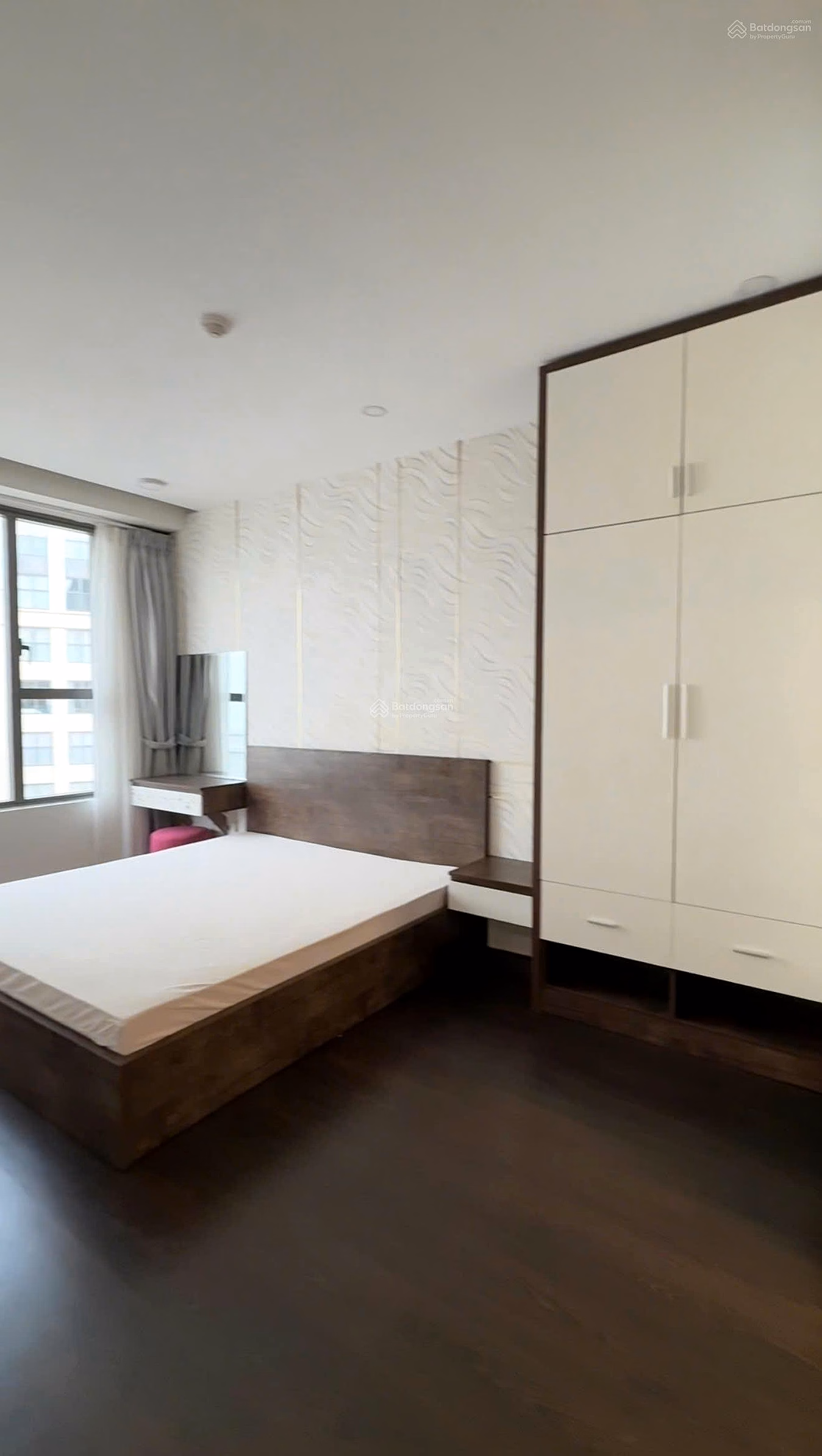 The Tresor central apartment, 2 bedrooms, fully furnished, selling price 8.3 billion, contact me: 0926 377 ***