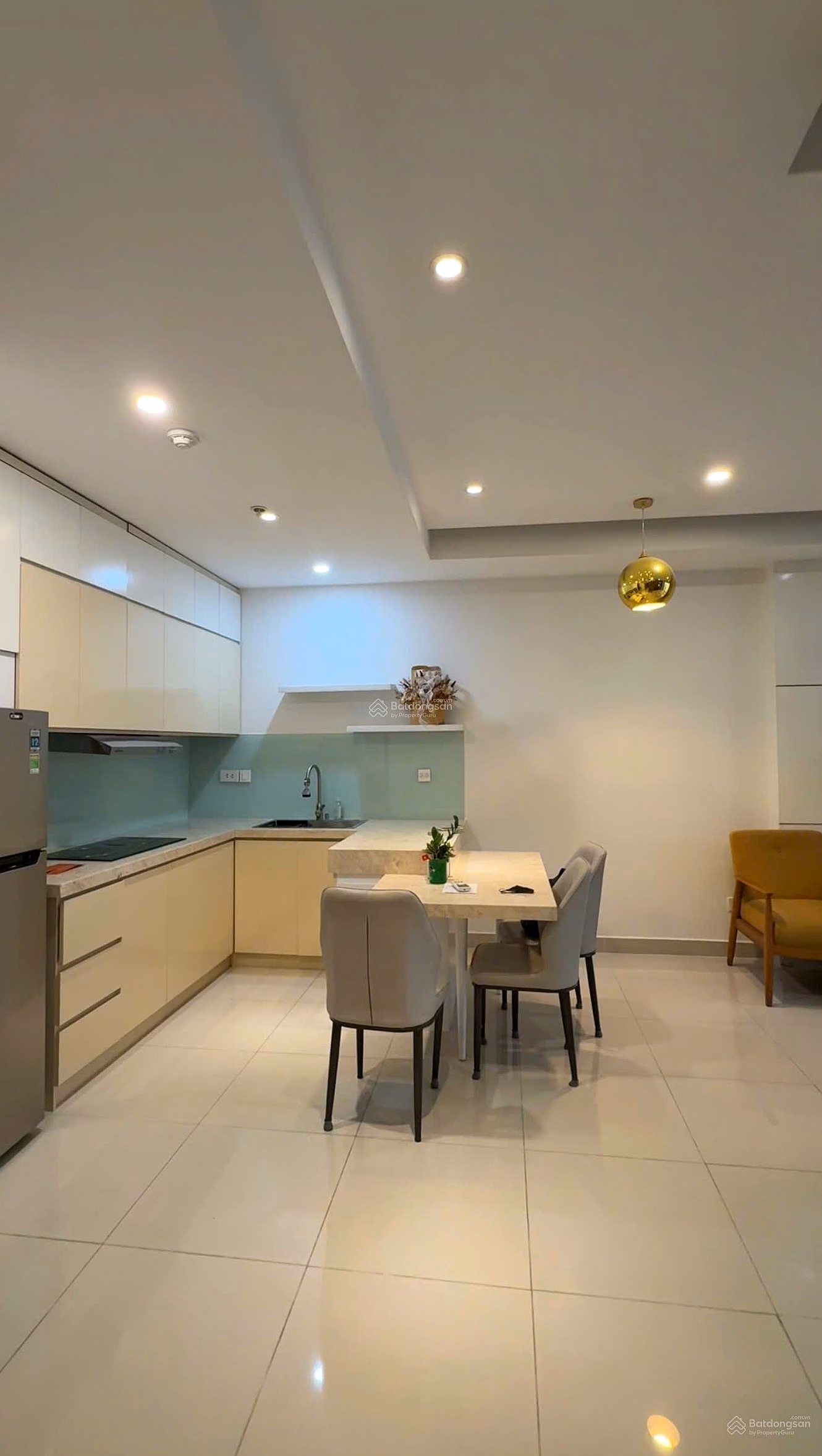 The Tresor central apartment, 2 bedrooms, fully furnished, selling price 8.3 billion, contact me: 0926 377 ***