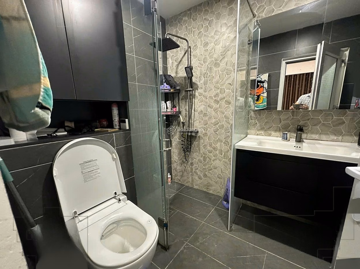 Real photos - Apartment for sale at 165 Thai Ha Street, corner apartment fully furnished as a gift