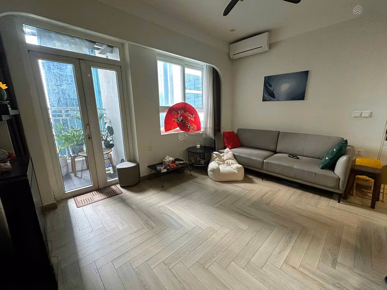 Real photos - Apartment for sale at 165 Thai Ha Street, corner apartment fully furnished as a gift