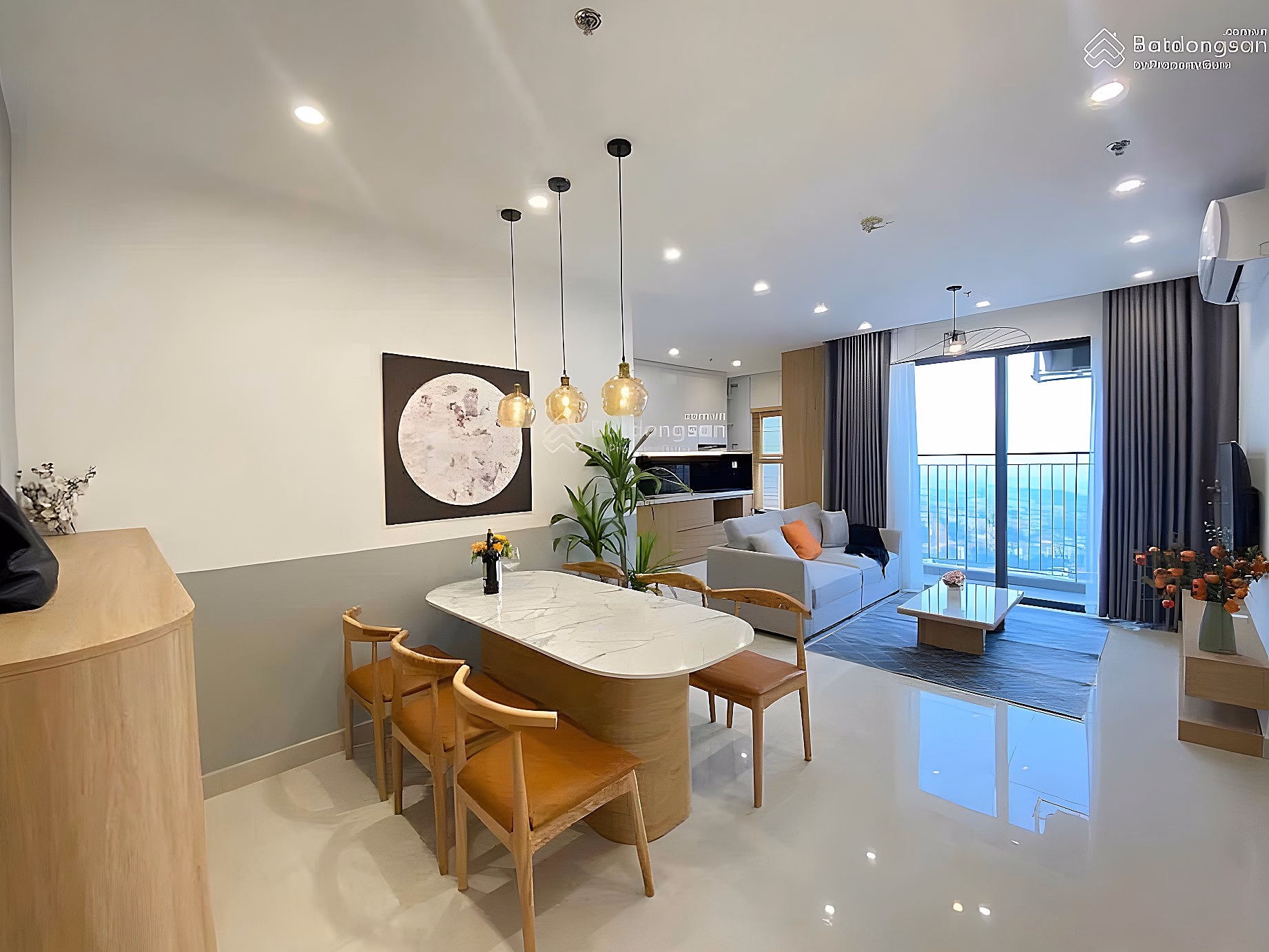 The owner offers to sell a 2-bedroom apartment with an area of ​​64.5 square meters, middle floor, fully furnished, price 5.7 billion, negotiable