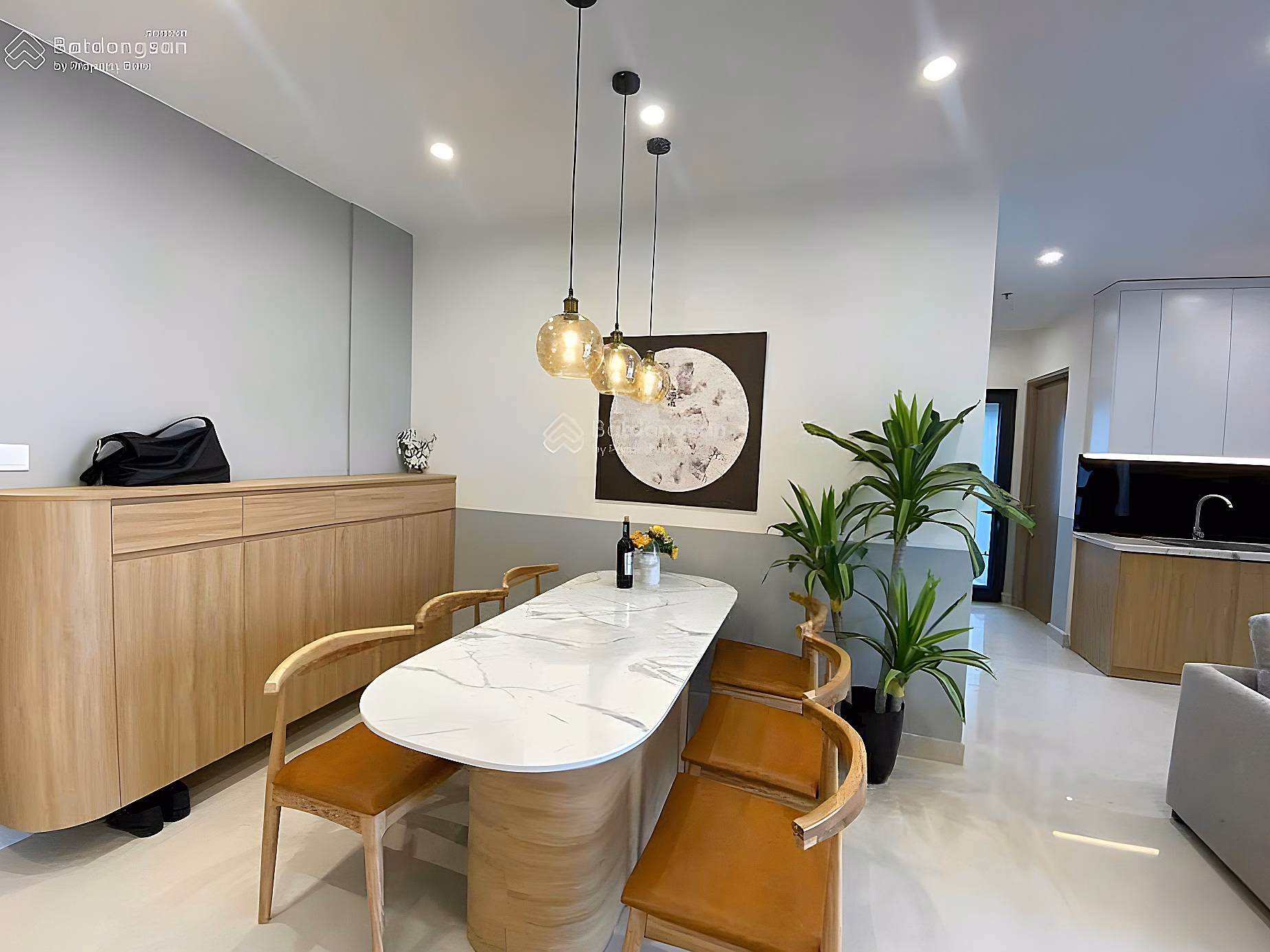The owner offers to sell a 2-bedroom apartment with an area of ​​64.5 square meters, middle floor, fully furnished, price 5.7 billion, negotiable