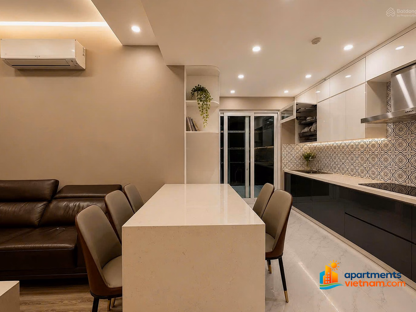 Luxury 3-bedroom apartment with lake view & open green space in My Dinh, Hanoi